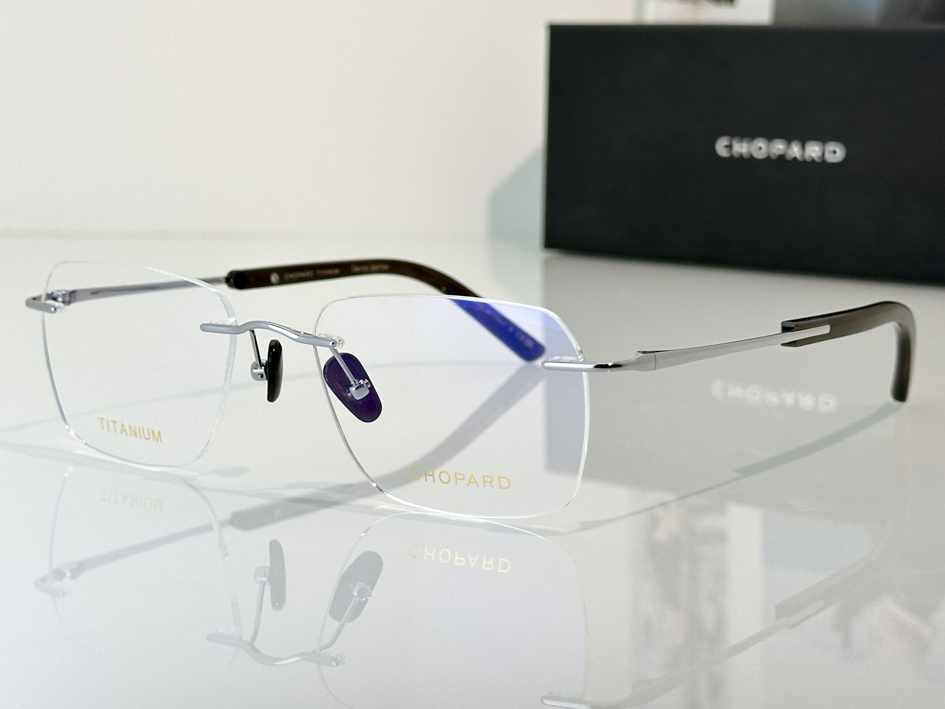 Designer Sunglasses VCHM20J