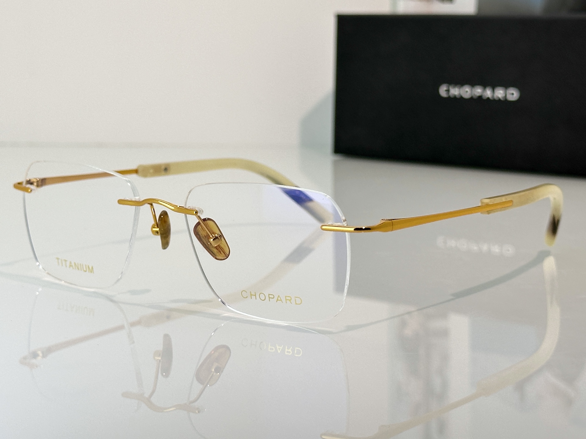 Designer Sunglasses VCHM20J