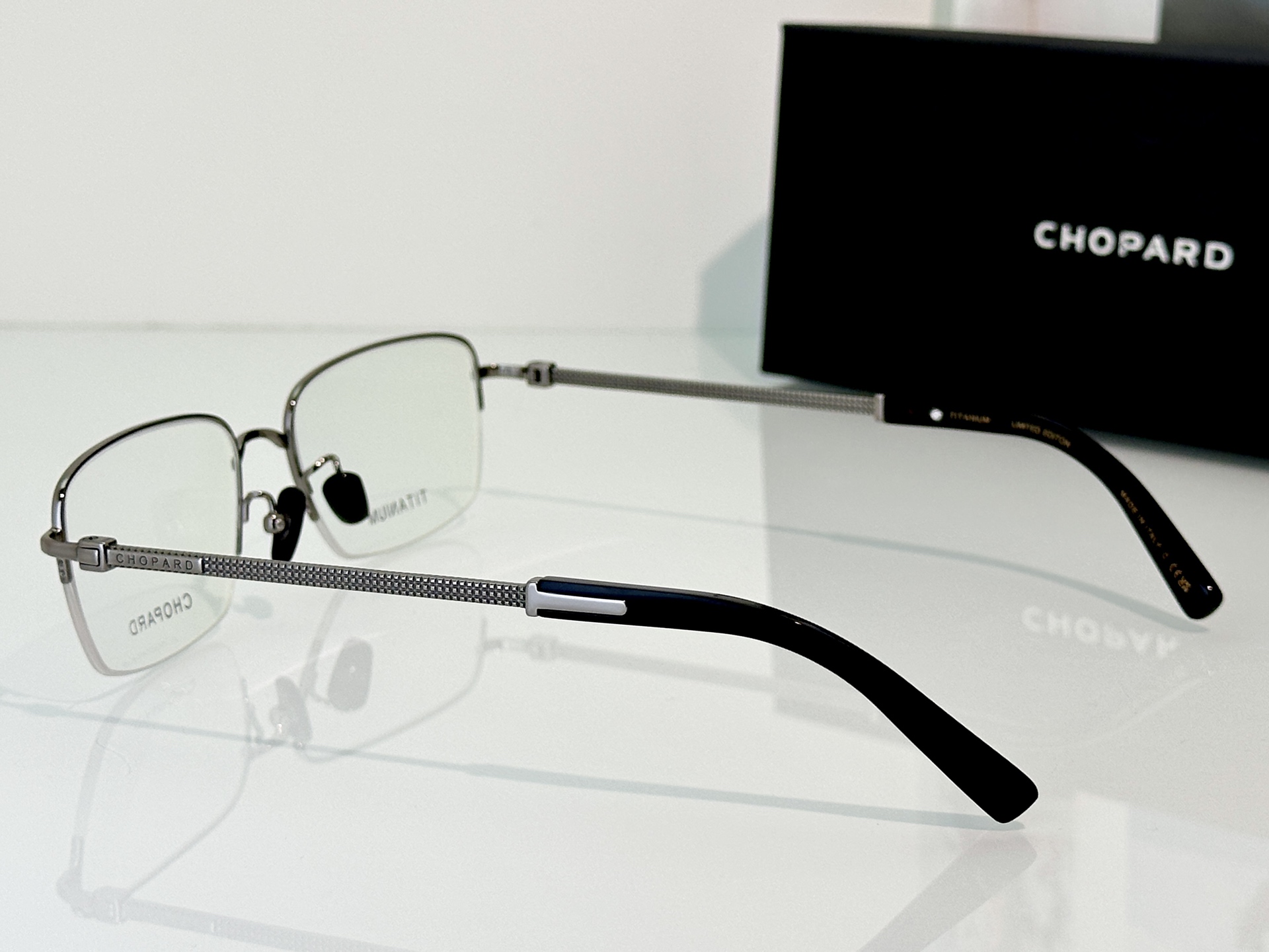 Designer Sunglasses VCHL94D