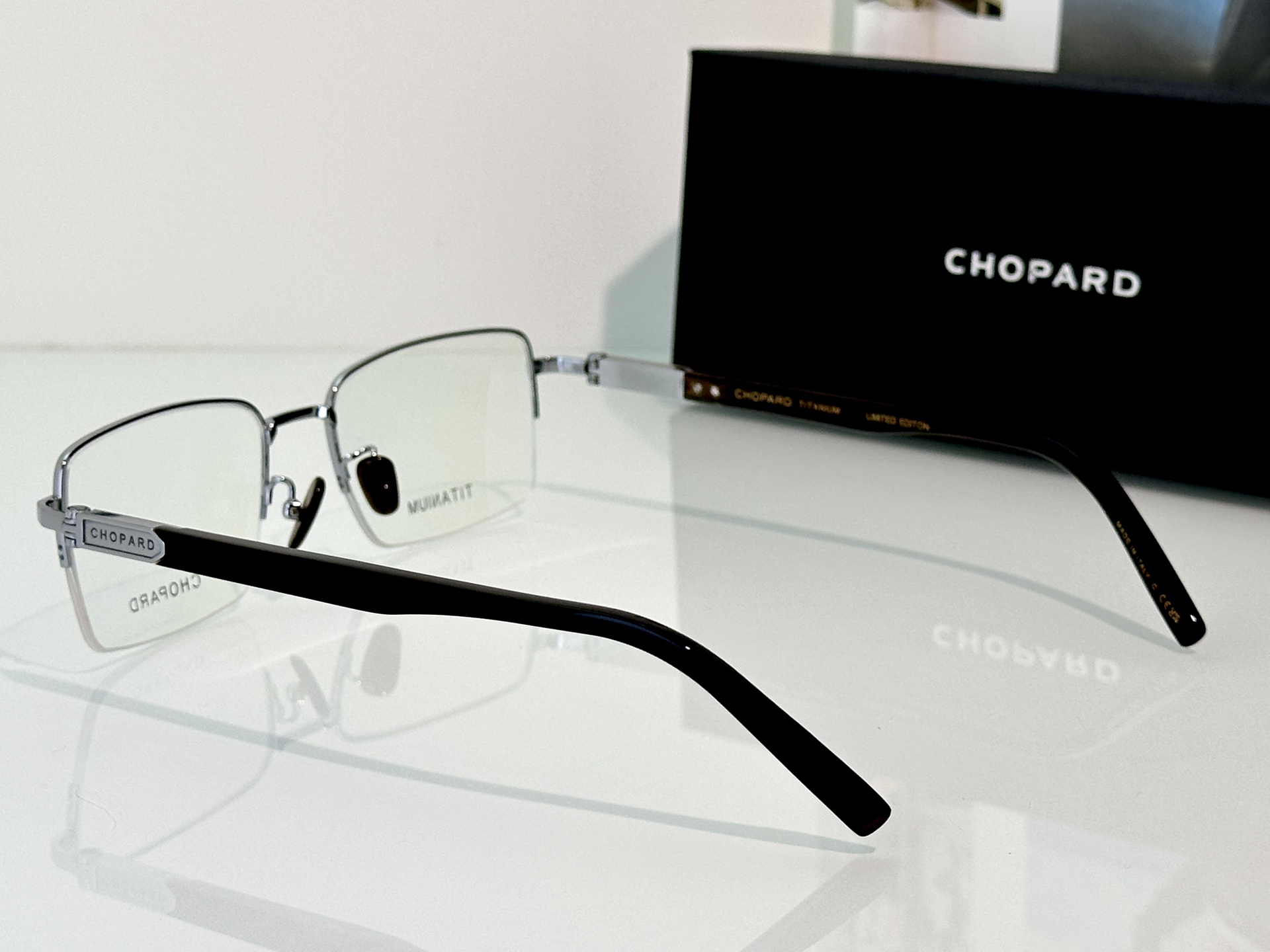 Designer Sunglasses VCHL39D