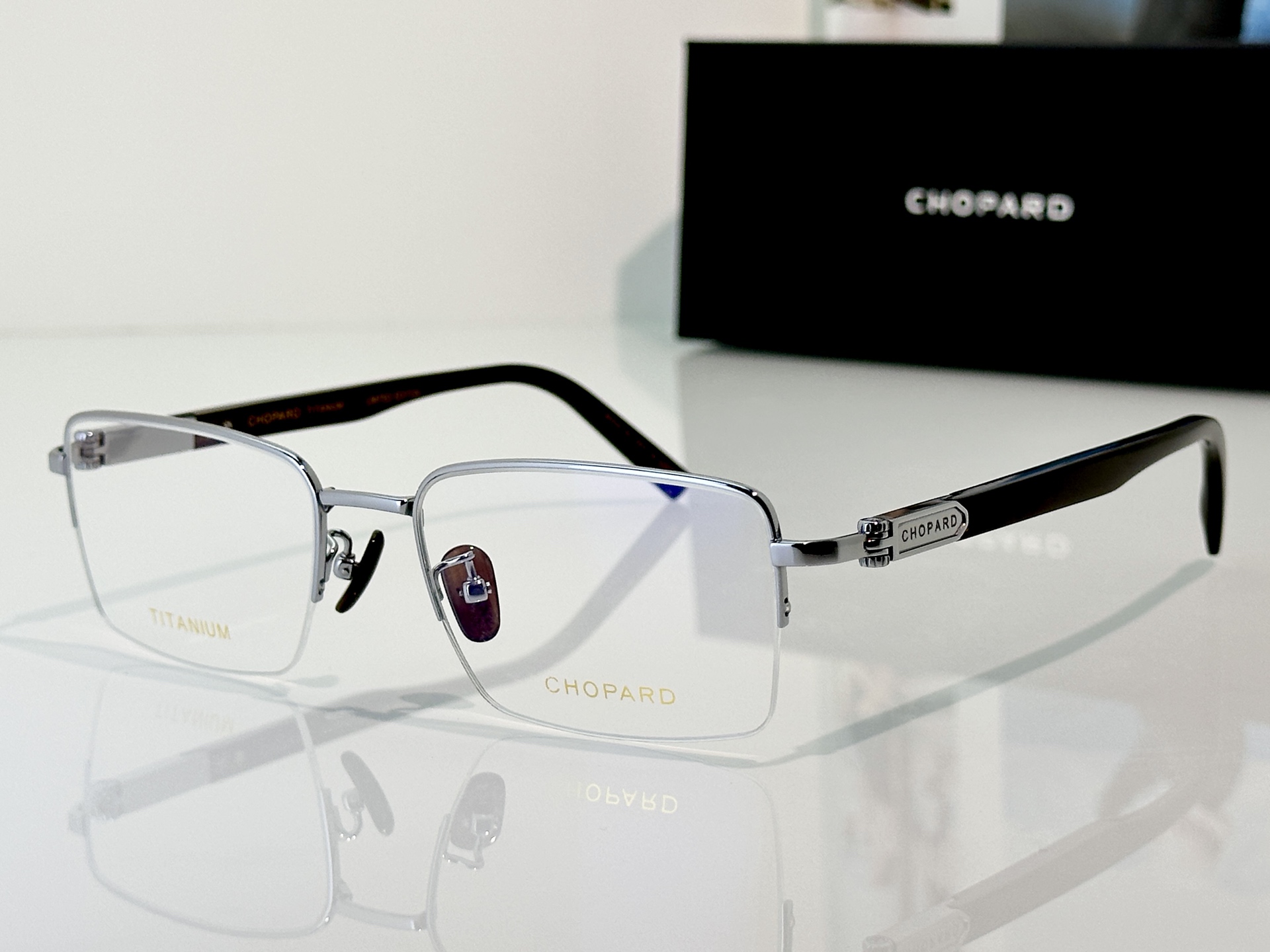 Designer Sunglasses VCHL39D