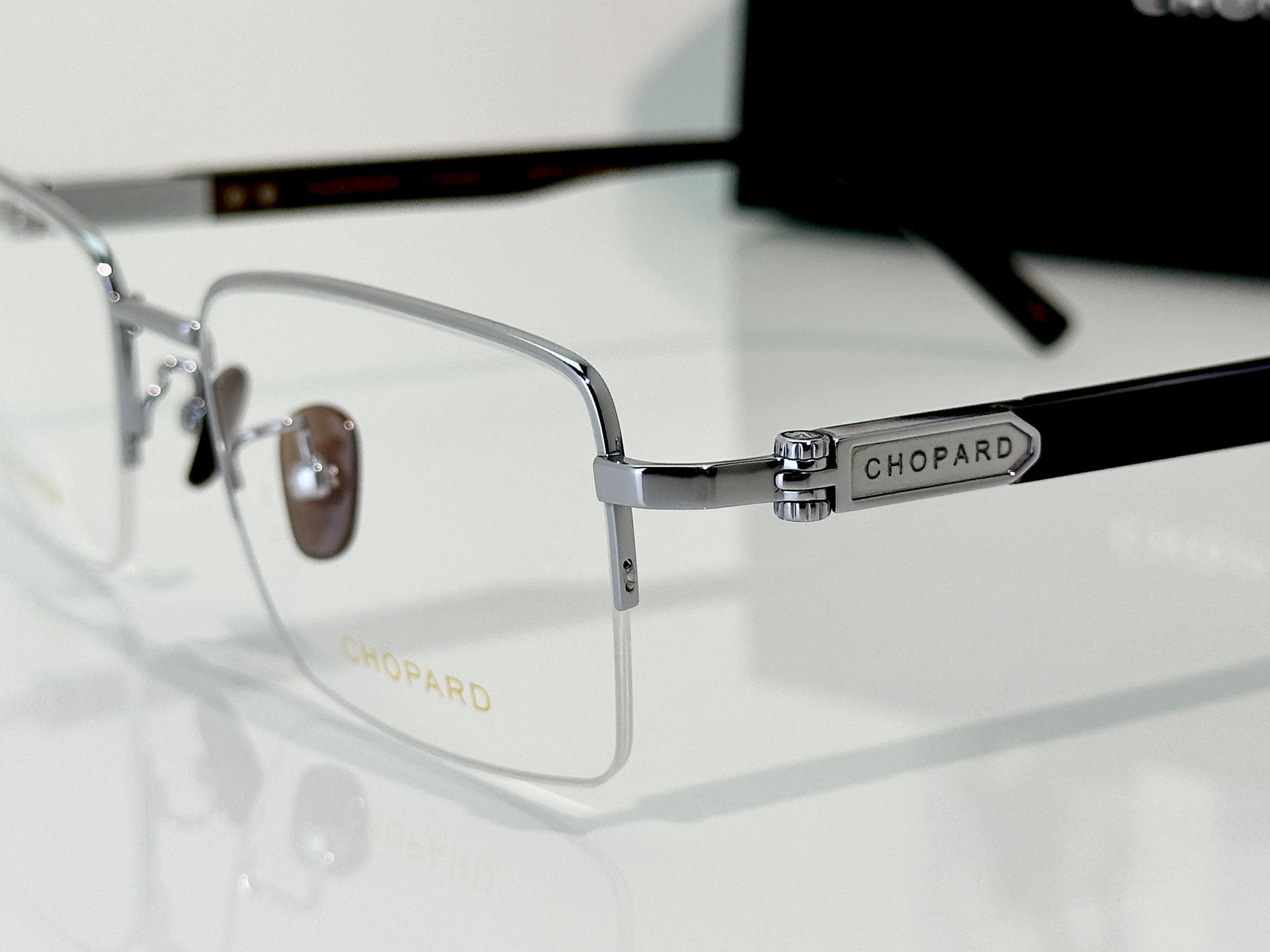 Designer Sunglasses VCHL39D