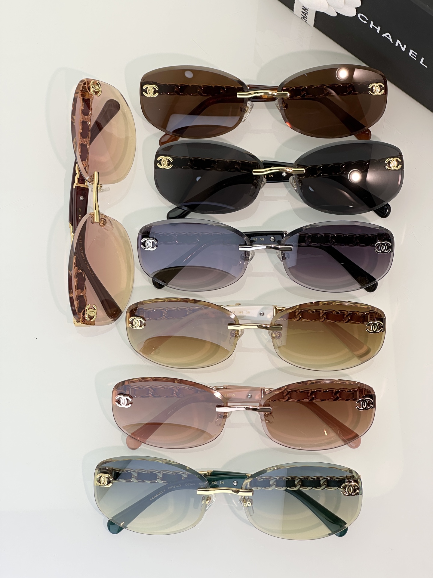 Chanel Sunglasses CH1913Q