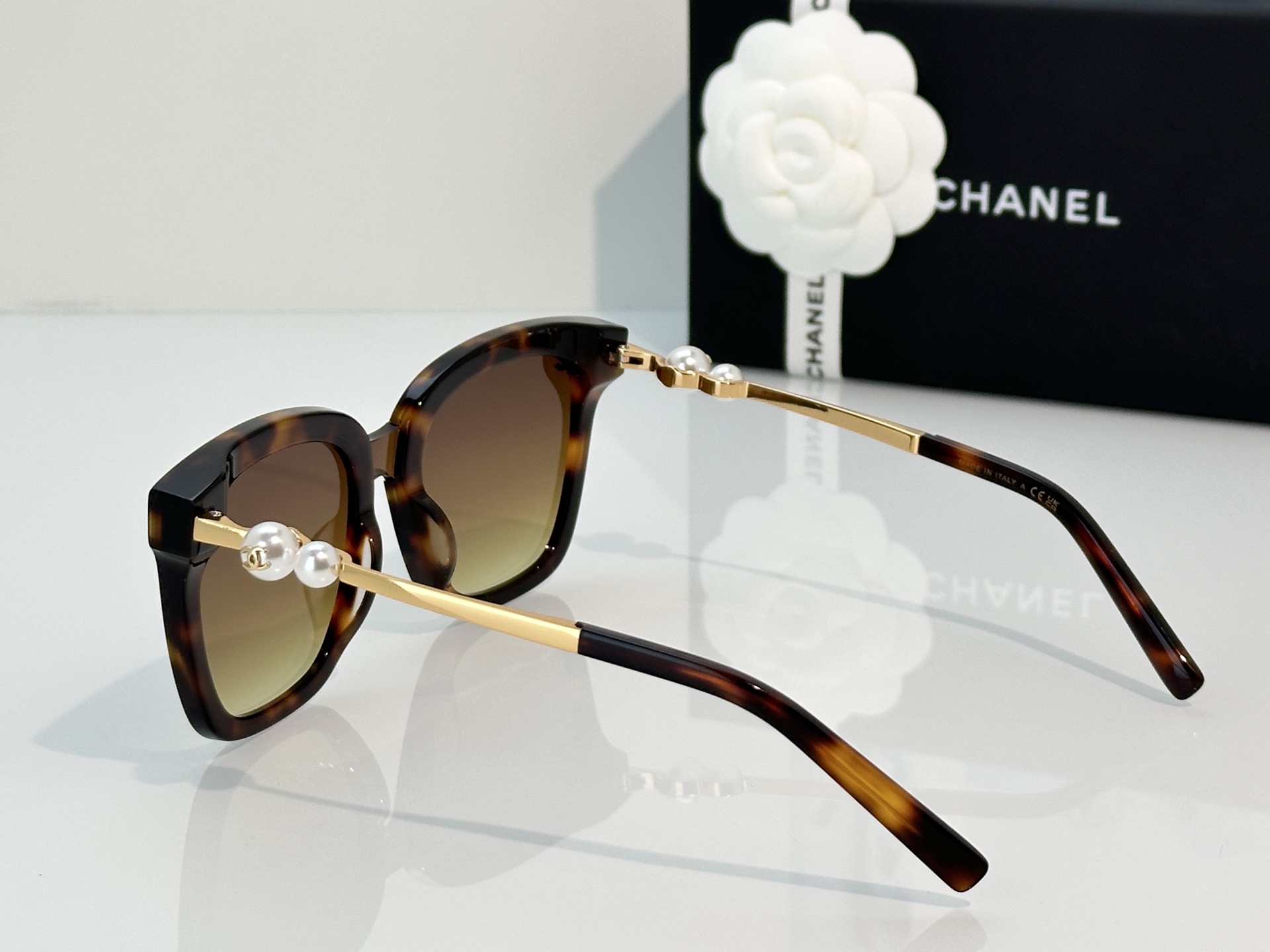 Chanel Sunglasses A95074