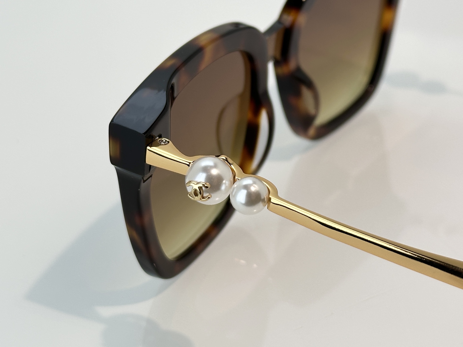 Chanel Sunglasses A95074