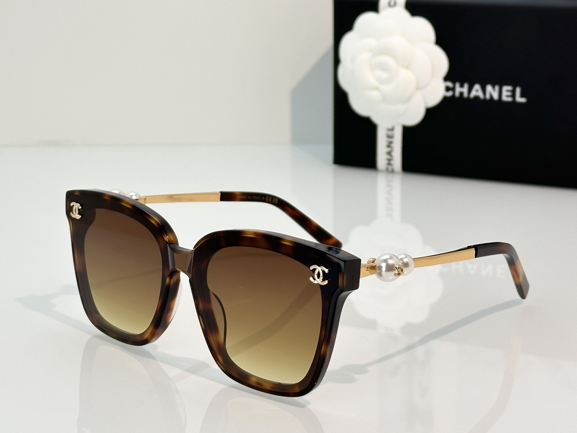 Chanel Sunglasses A95074