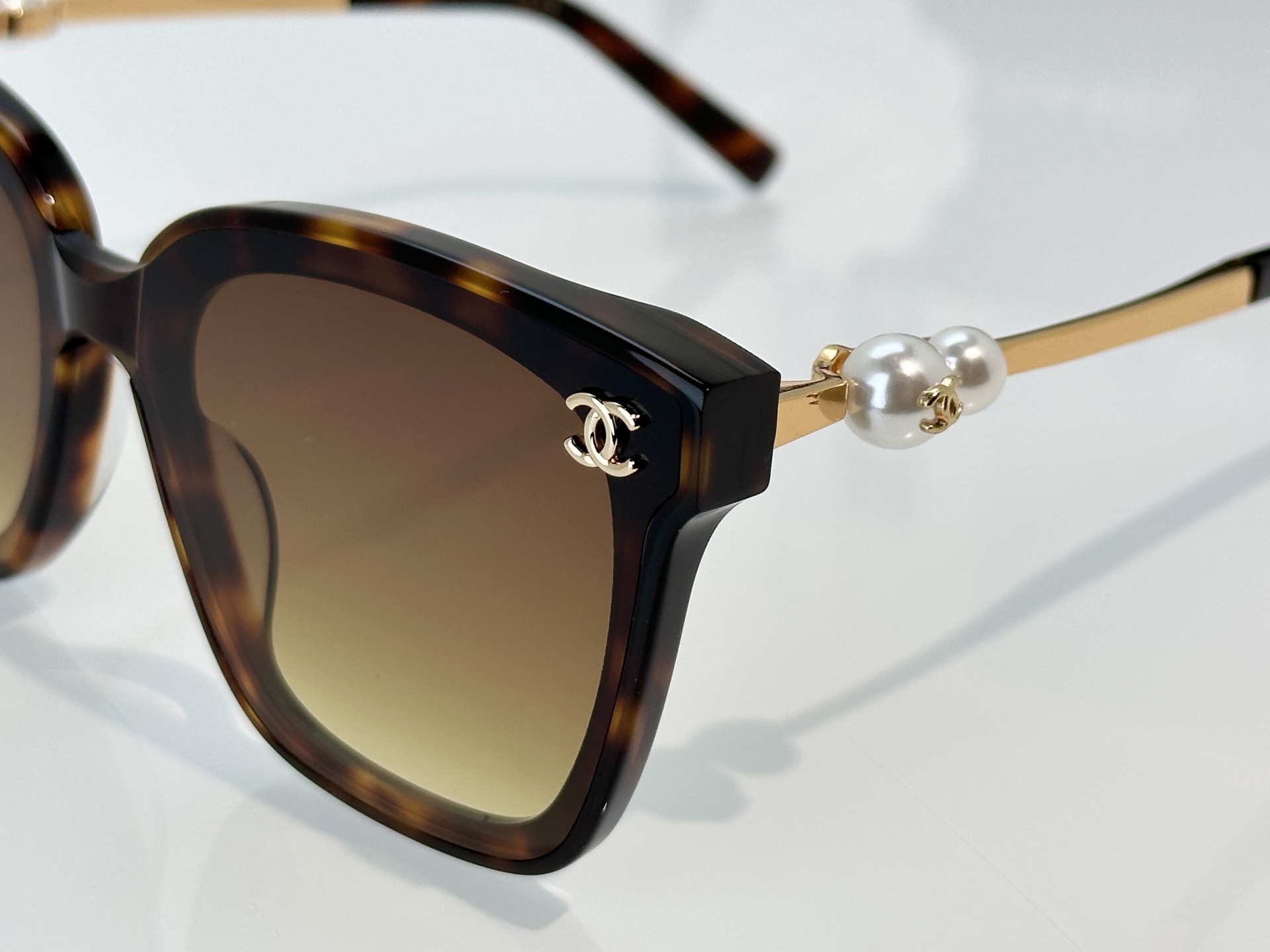 Chanel Sunglasses A95074