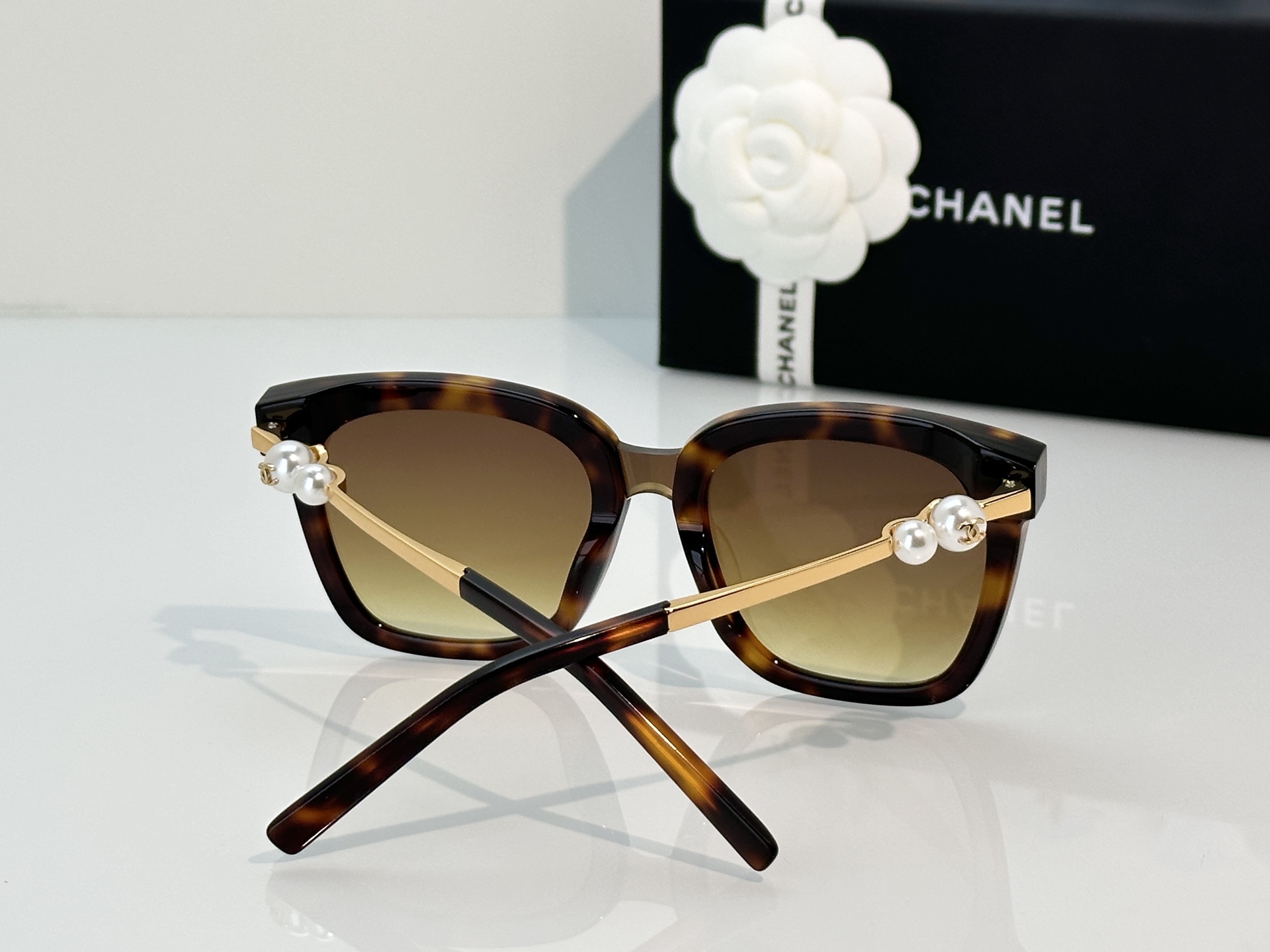 Chanel Sunglasses A95074