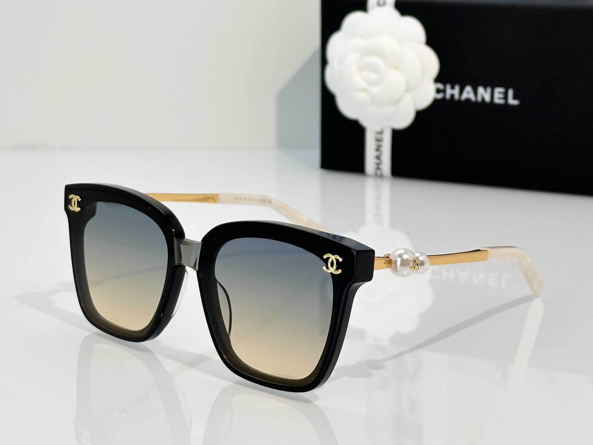 Chanel Sunglasses A95074