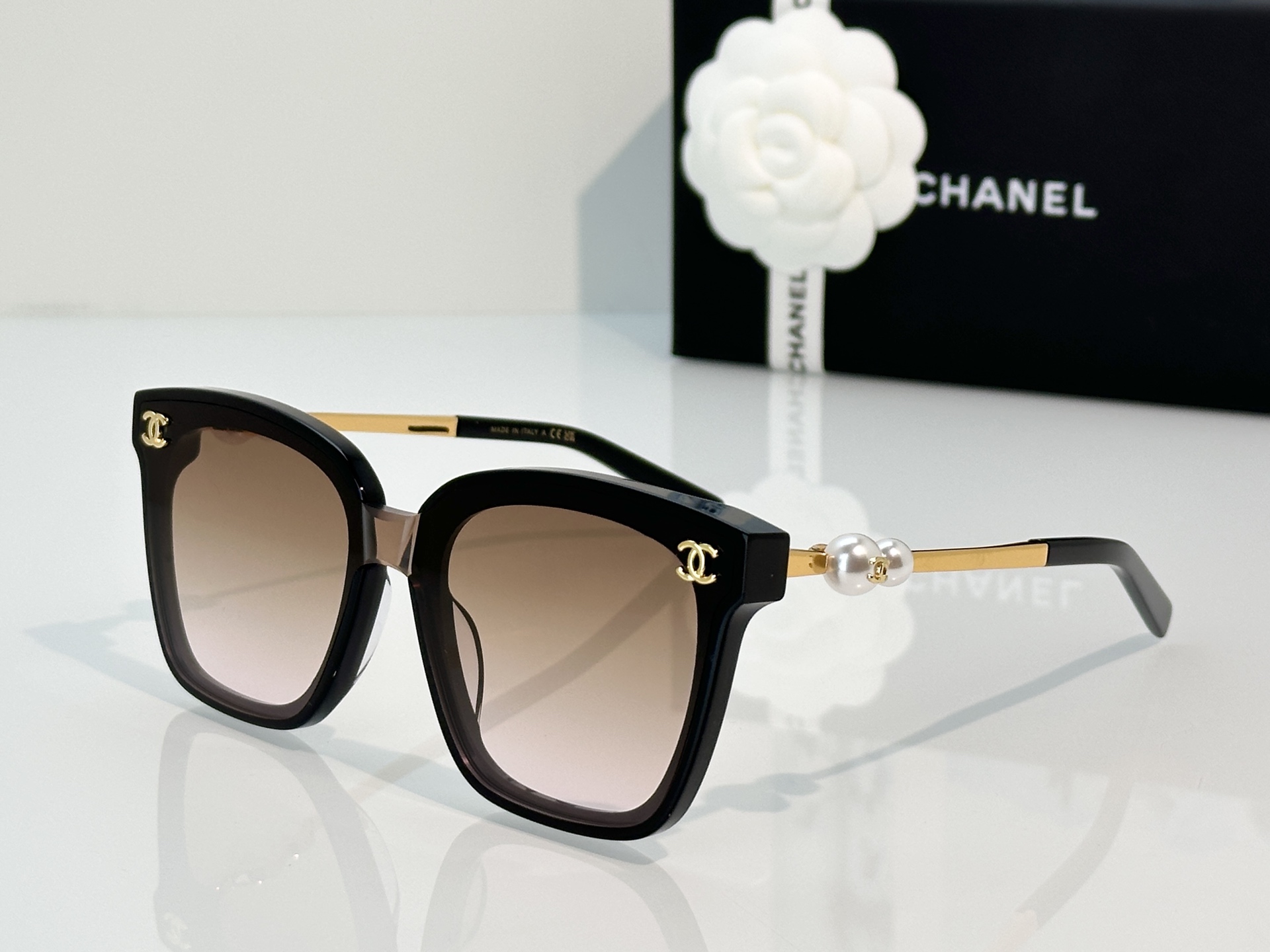 Chanel Sunglasses A95074