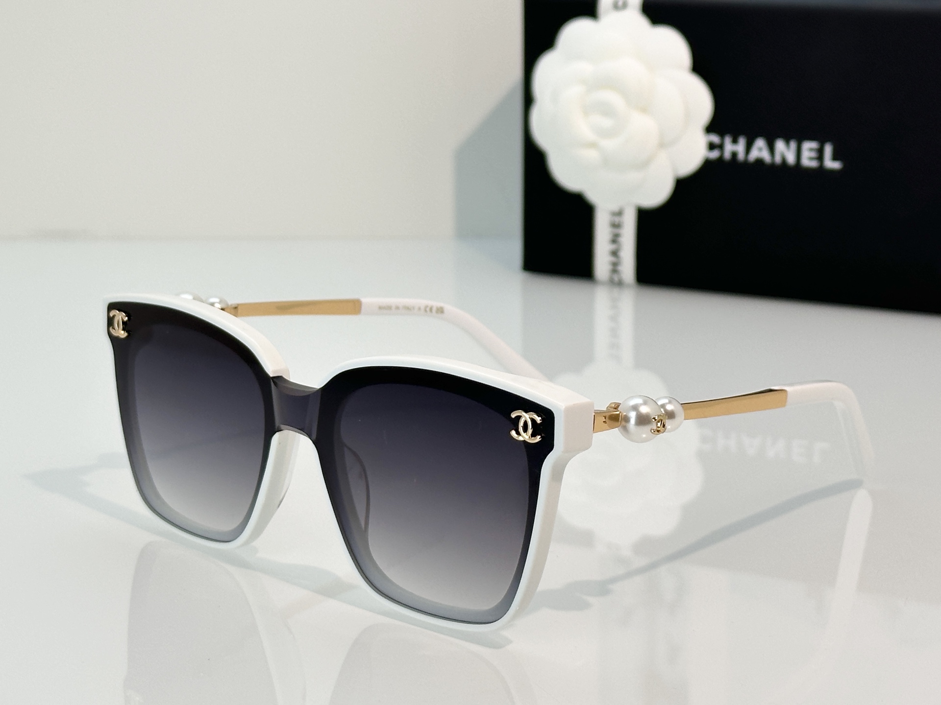 Chanel Sunglasses A95074