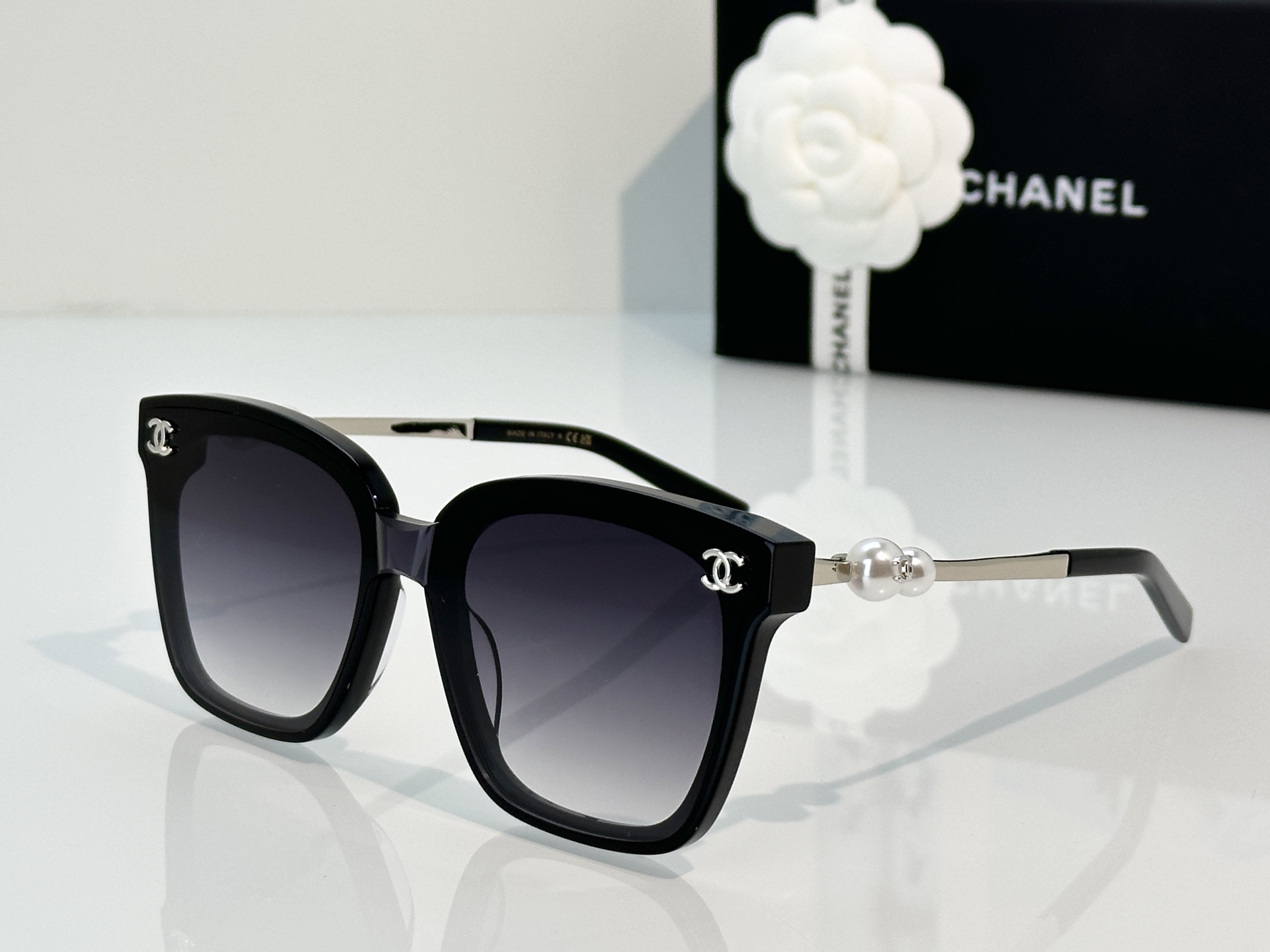 Chanel Sunglasses A95074