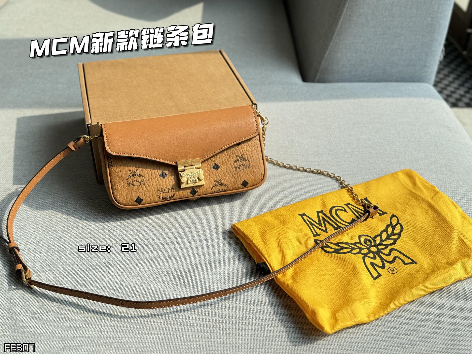 P170 Caja de avión tamaño: 21×10 Bolso sobre MCM Tracy de hombro. Nuevo bolso de cadena MCM, con correa ajustable, tres…