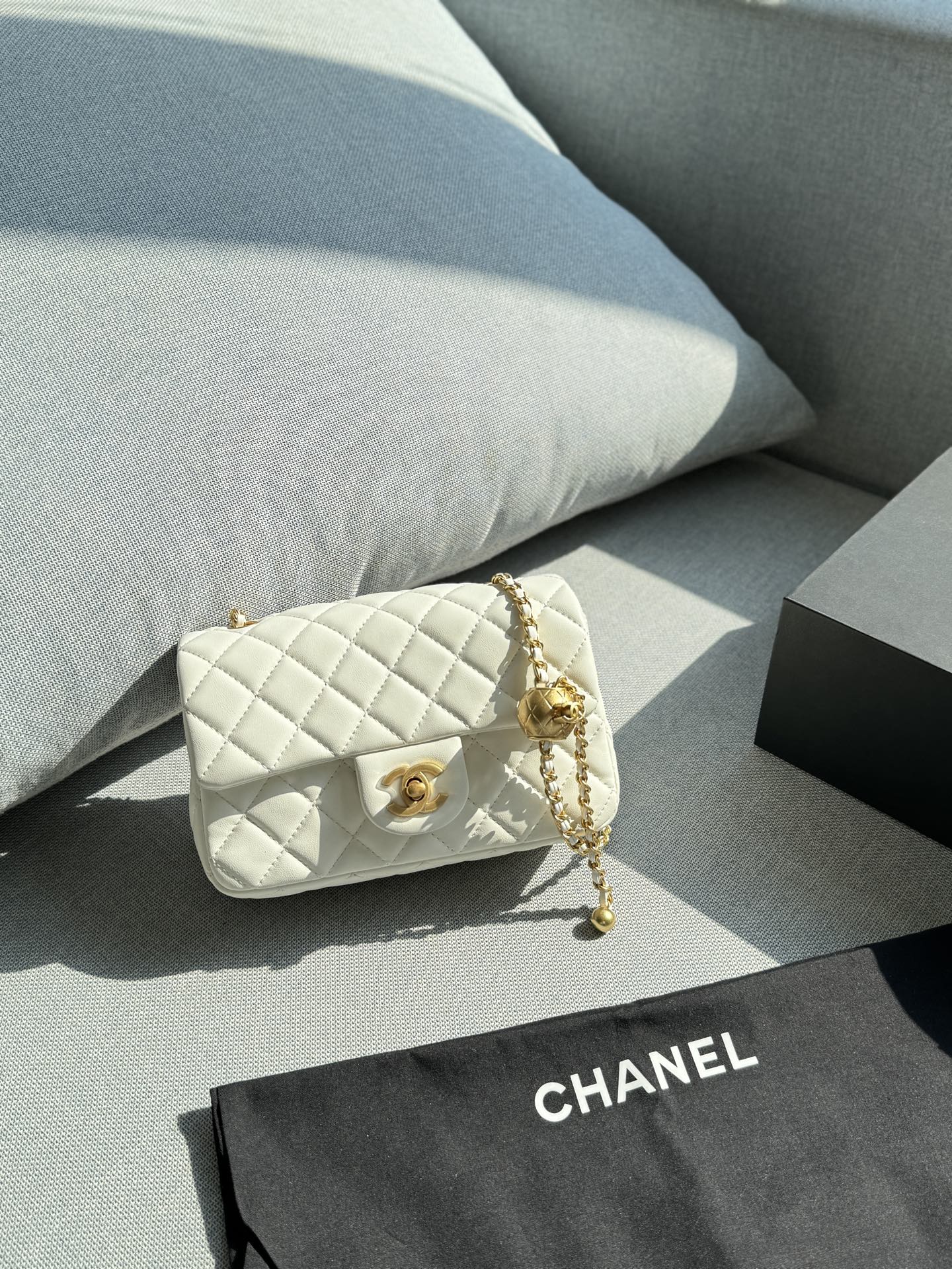 Alternative view of Chanel Shoulder Bag 11463