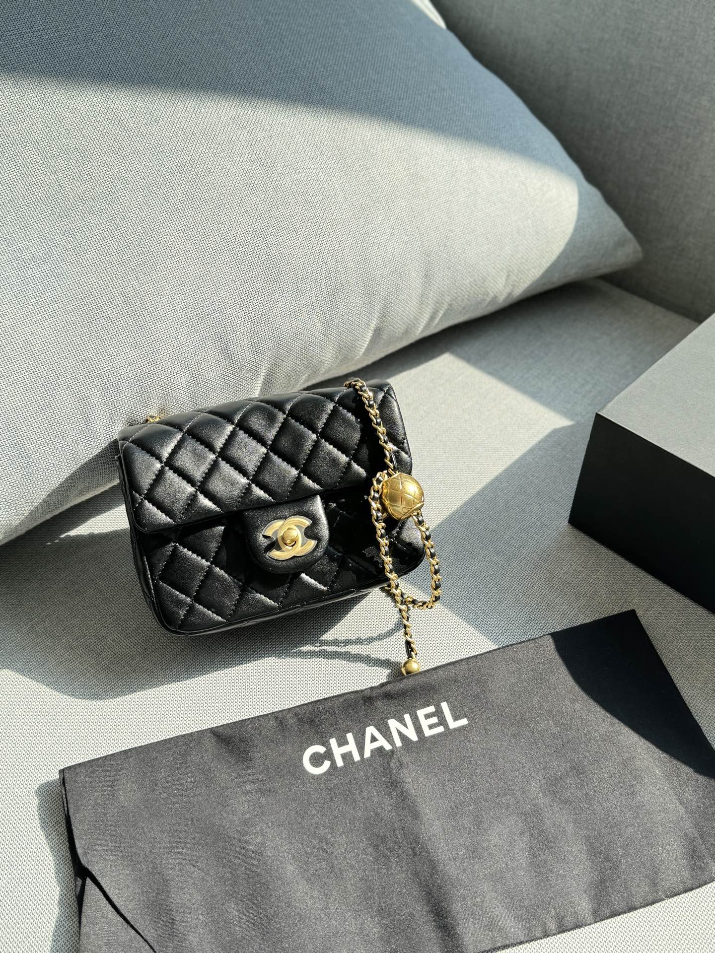 Alternative view of Chanel Shoulder Bag 11462