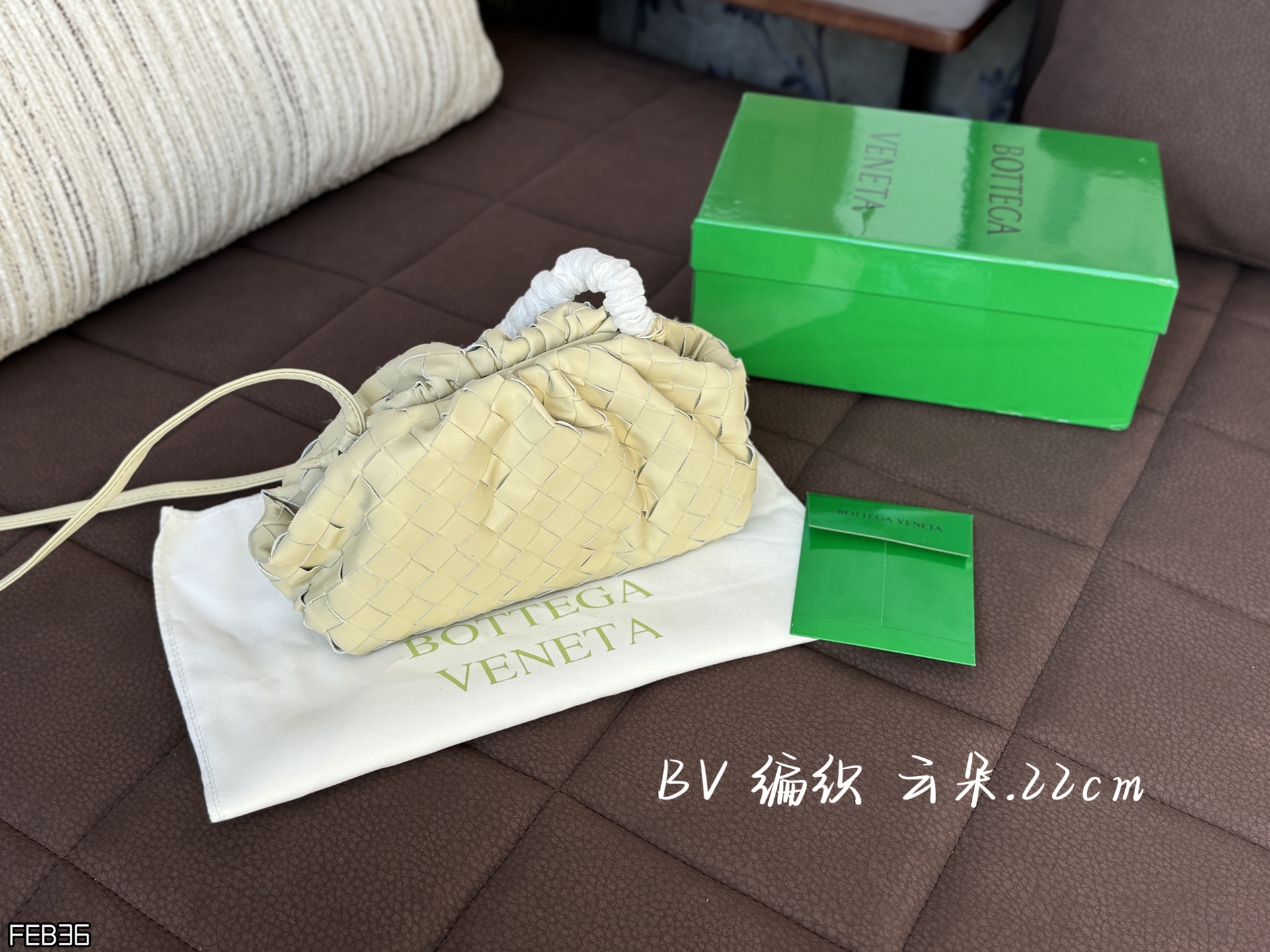 Taille du sac Bottega Veneta 22 × 14 — photo 2