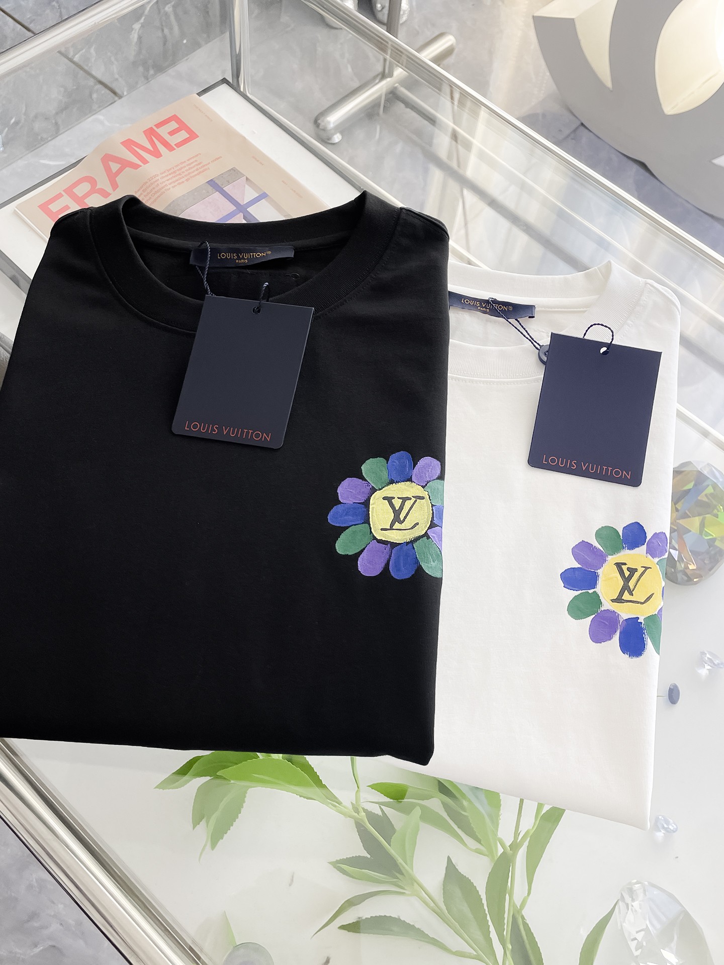  LV 高定面料 玉蚕丝般的丝滑 2025春夏新品上市🍃时尚经典圆领短袖👍🏻时尚单品设计，更加时尚舒适，