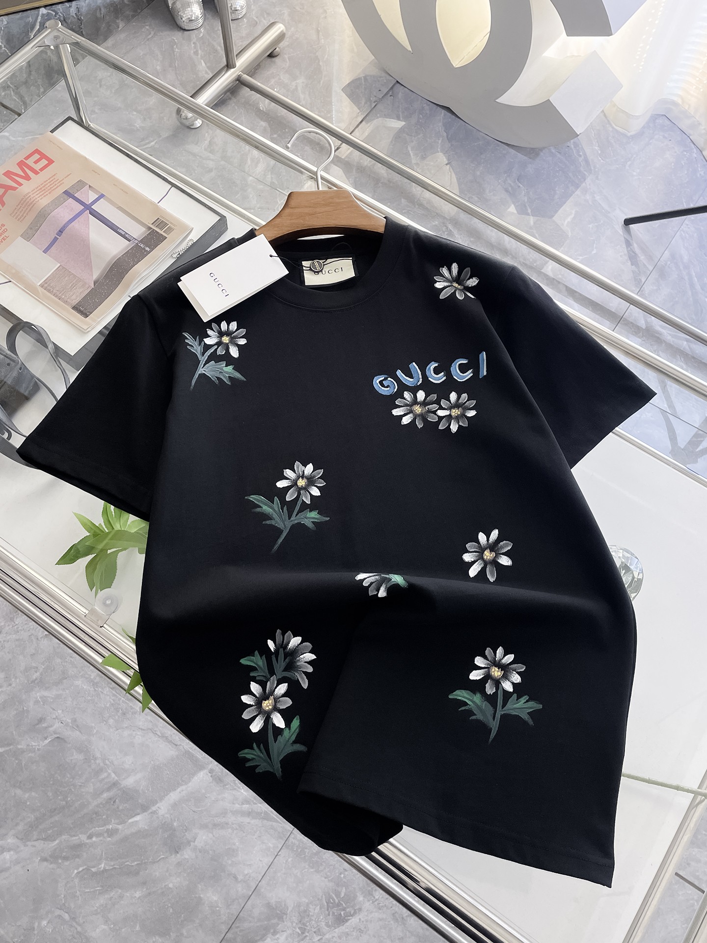  古驰 高定面料 玉蚕丝般的丝滑 2025春夏新品上市🍃时尚经典圆领短袖👍🏻时尚单品设计，更加时尚舒适，