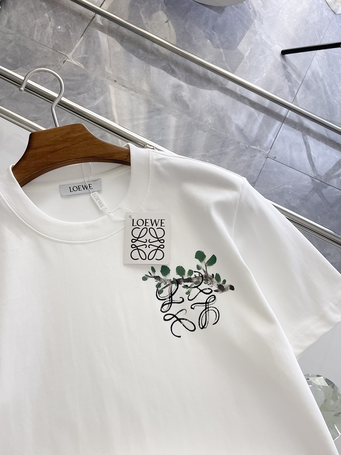  罗意威 高定面料 玉蚕丝般的丝滑 2025春夏新品上市🍃时尚经典圆领短袖👍🏻时尚单品设计，更加时尚舒适