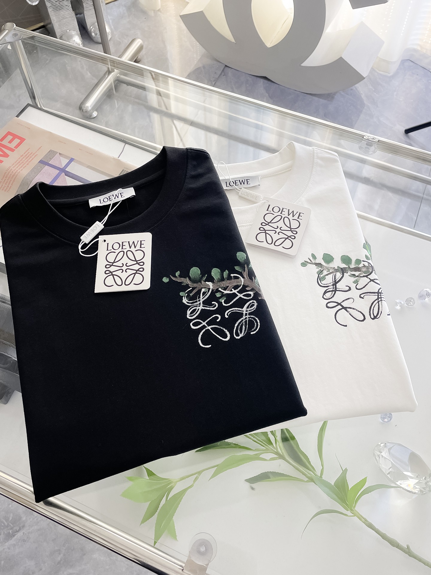  罗意威 高定面料 玉蚕丝般的丝滑 2025春夏新品上市🍃时尚经典圆领短袖👍🏻时尚单品设计，更加时尚舒适