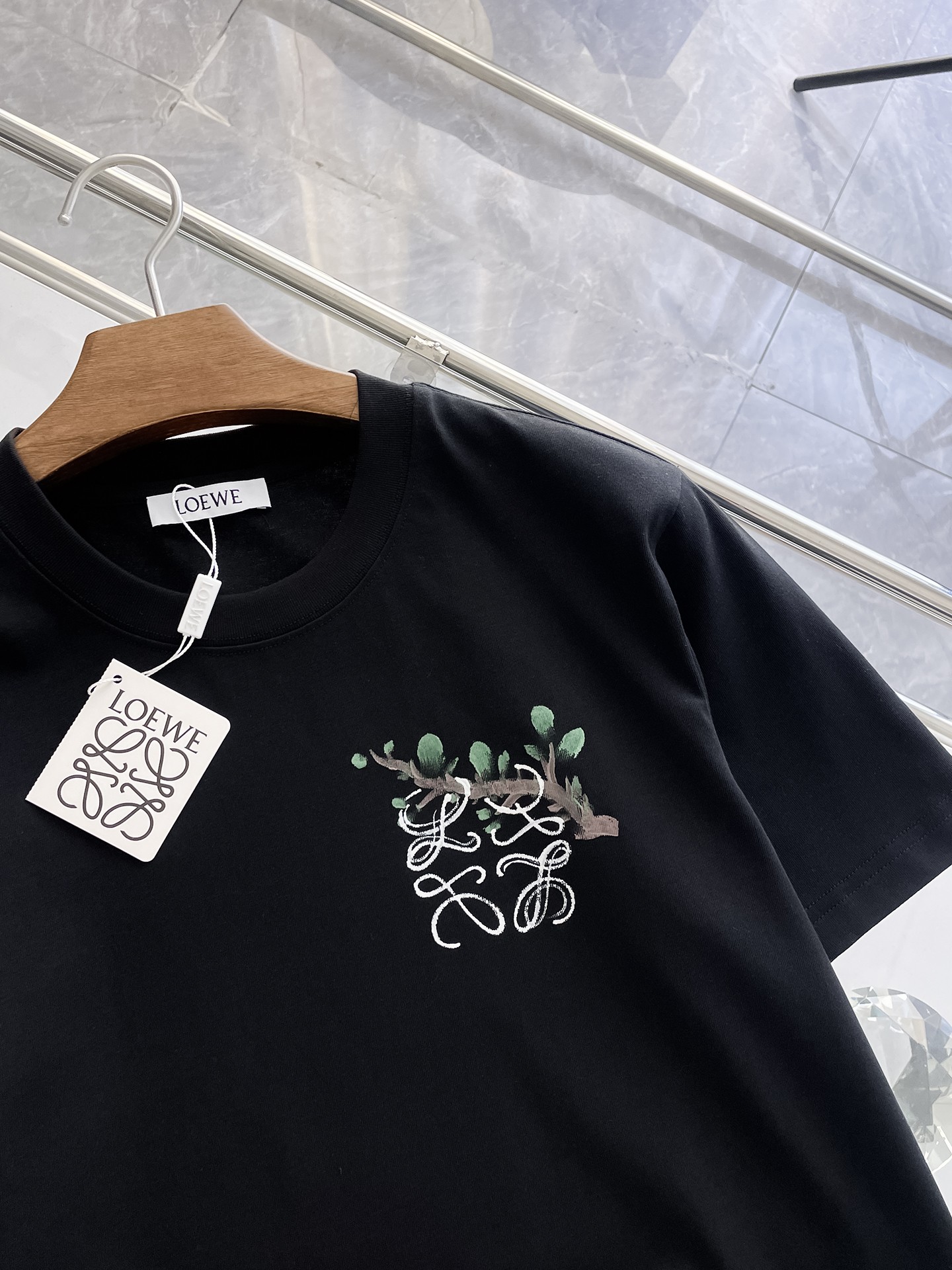  罗意威 高定面料 玉蚕丝般的丝滑 2025春夏新品上市🍃时尚经典圆领短袖👍🏻时尚单品设计，更加时尚舒适