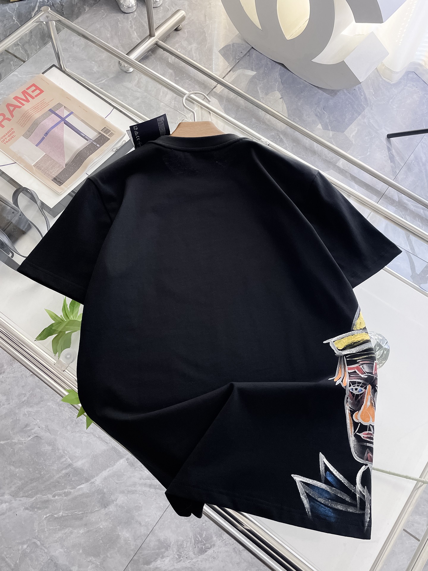  普拉达 高定面料 玉蚕丝般的丝滑 2025春夏新品上市🍃时尚经典圆领短袖👍🏻时尚单品设计，更加时尚舒适