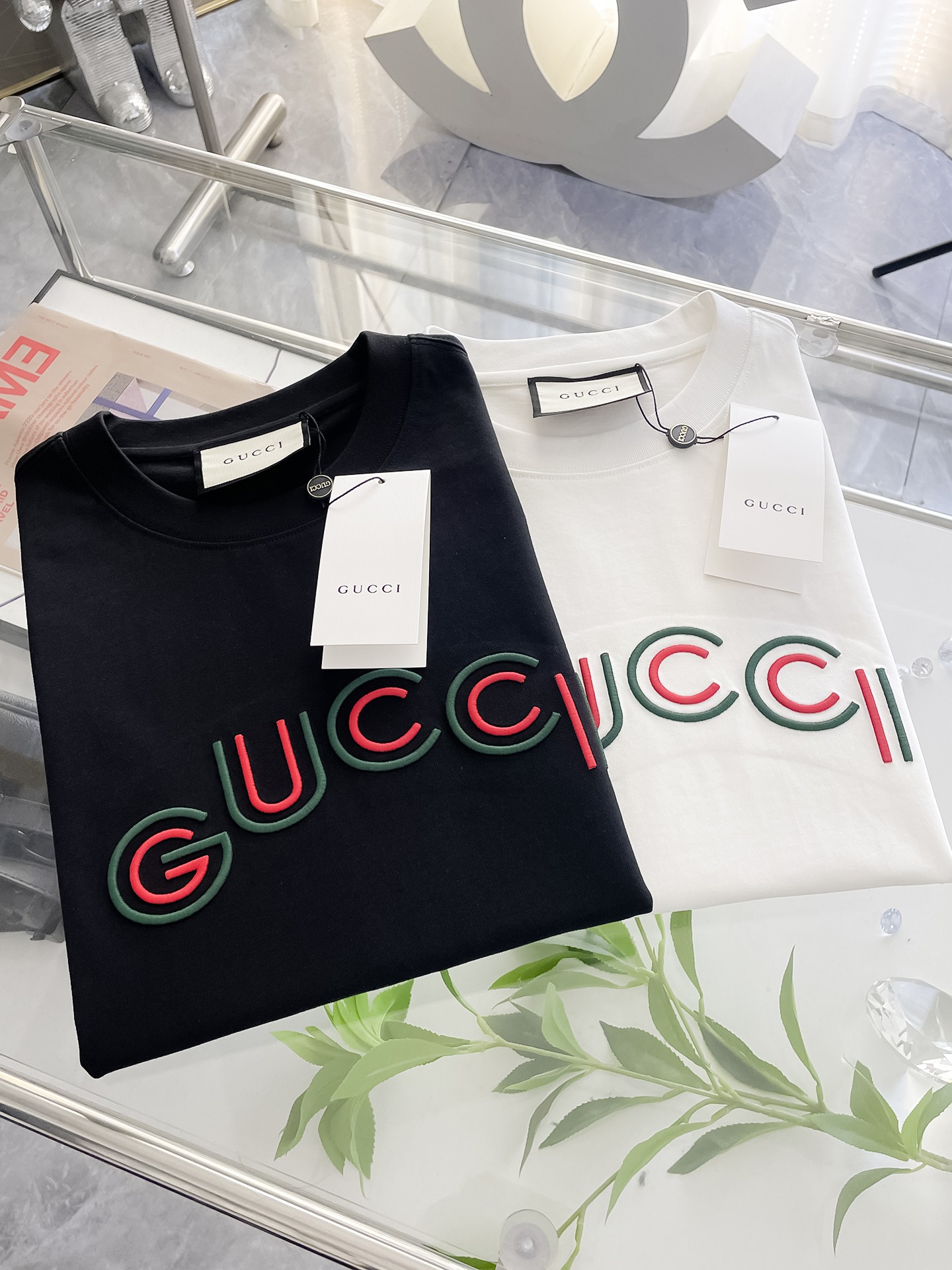   GUCCI古驰 新款短袖 日常出门闭眼搭定制丝光弹力棉面料短袖T恤 魅力在于创造了简约奢华感的时尚,