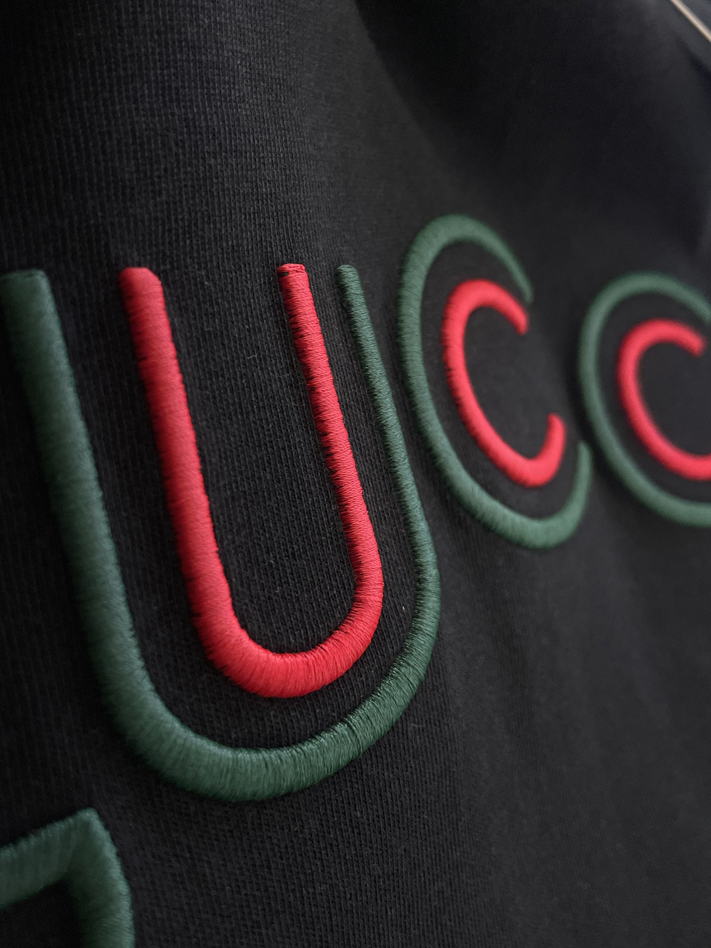   GUCCI古驰 新款短袖 日常出门闭眼搭定制丝光弹力棉面料短袖T恤 魅力在于创造了简约奢华感的时尚,