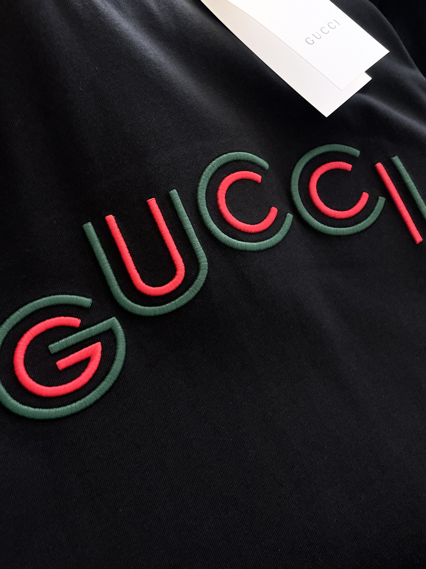   GUCCI古驰 新款短袖 日常出门闭眼搭定制丝光弹力棉面料短袖T恤 魅力在于创造了简约奢华感的时尚,