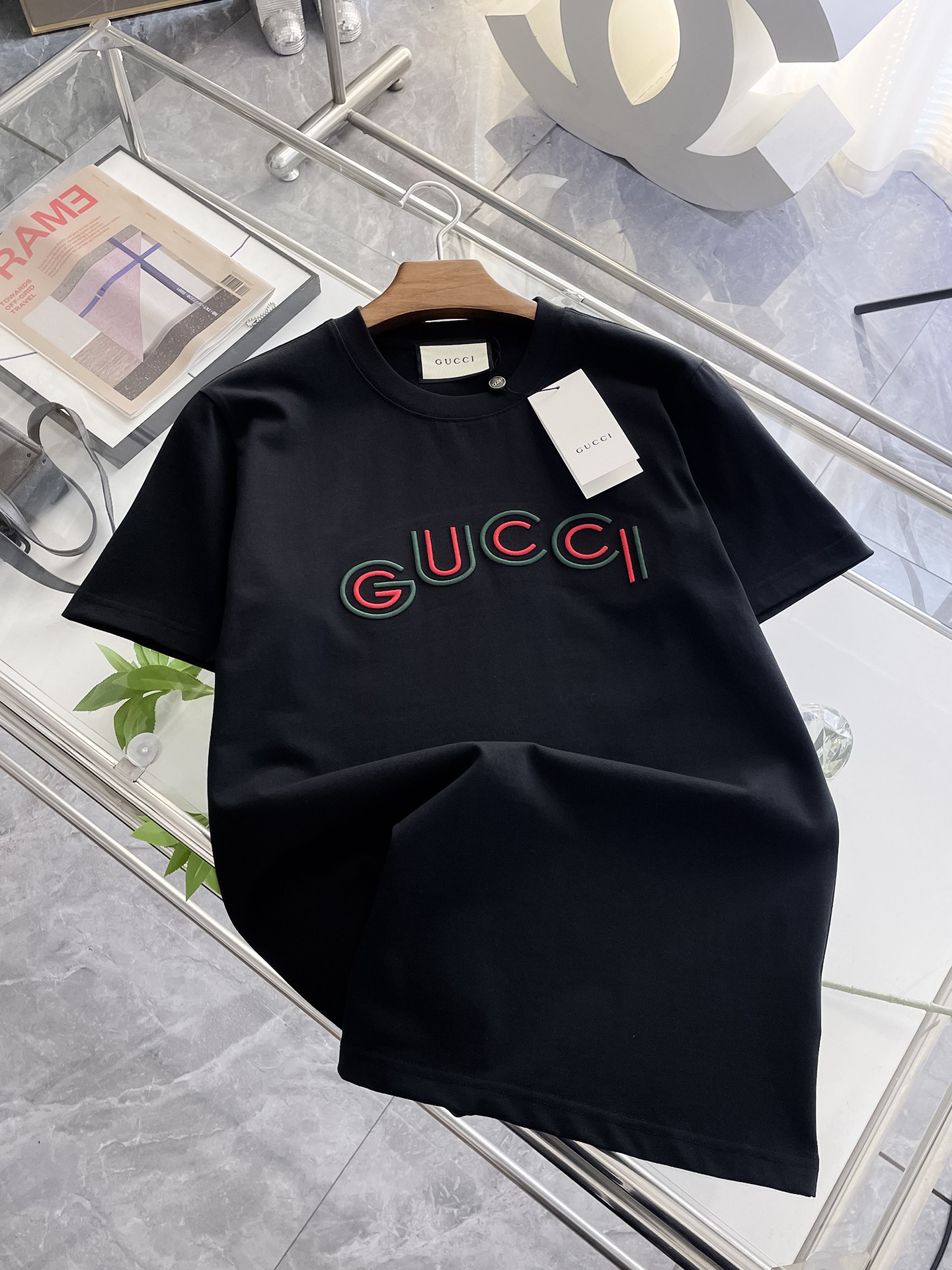   GUCCI古驰 新款短袖 日常出门闭眼搭定制丝光弹力棉面料短袖T恤 魅力在于创造了简约奢华感的时尚,