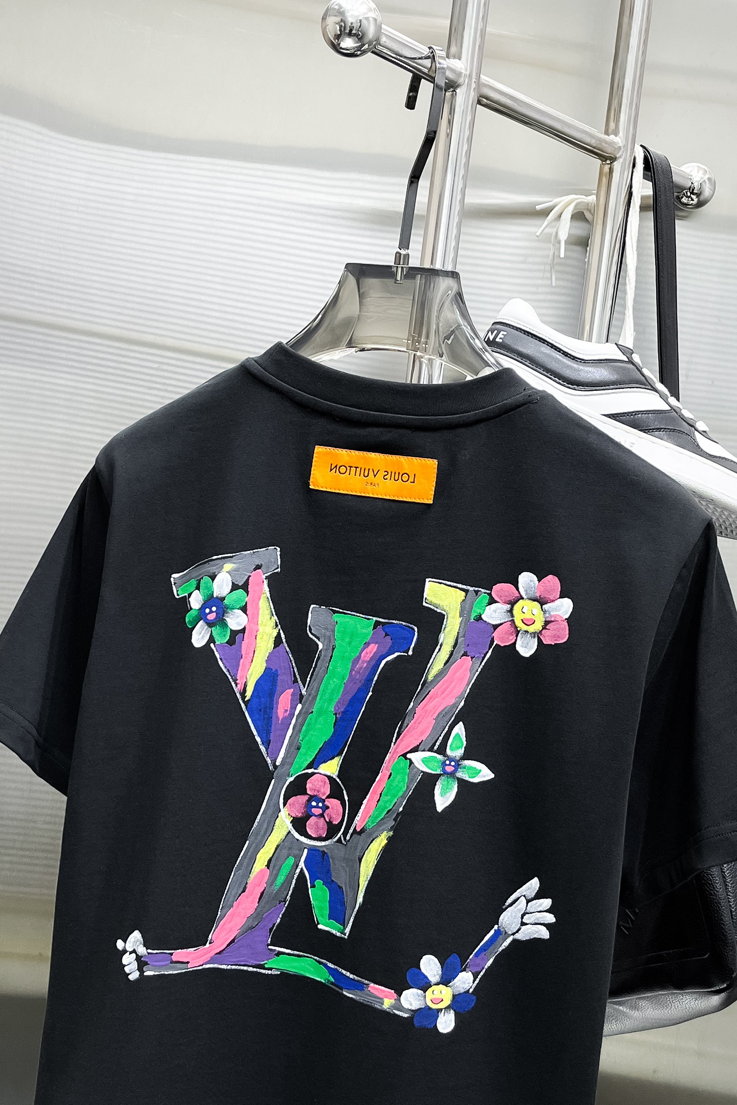  LV 高定面料 玉蚕丝般的丝滑 2025春夏新品上市🍃时尚经典圆领短袖👍🏻时尚单品设计，更加时尚舒适，