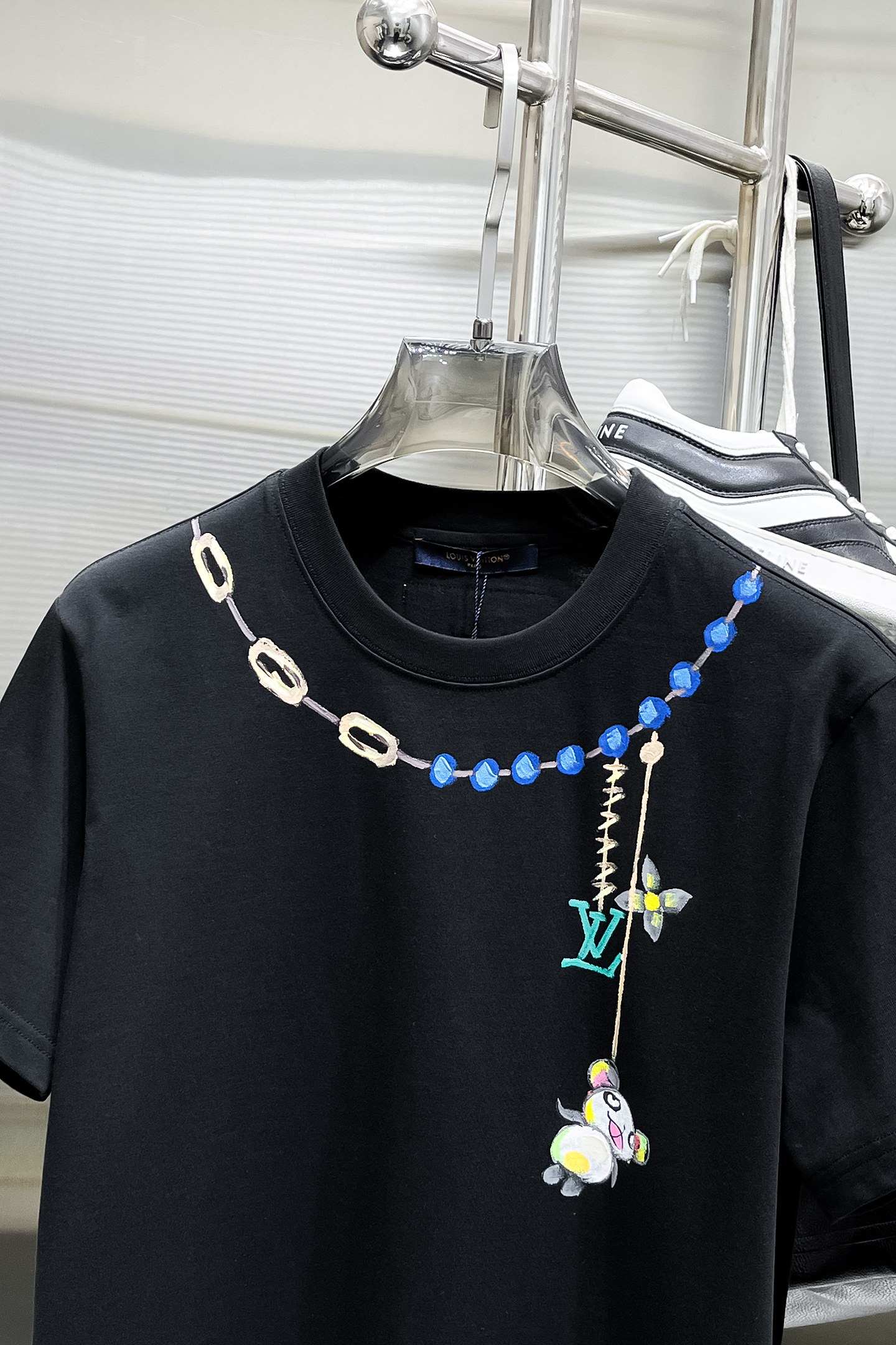  LV 高定面料 玉蚕丝般的丝滑 2025春夏新品上市🍃时尚经典圆领短袖👍🏻时尚单品设计，更加时尚舒适，