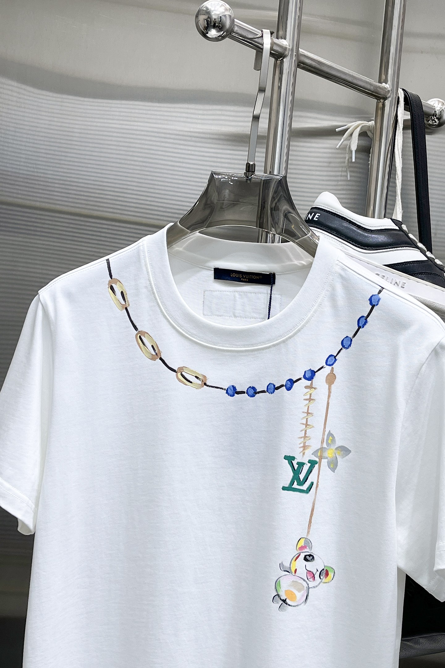  LV 高定面料 玉蚕丝般的丝滑 2025春夏新品上市🍃时尚经典圆领短袖👍🏻时尚单品设计，更加时尚舒适，