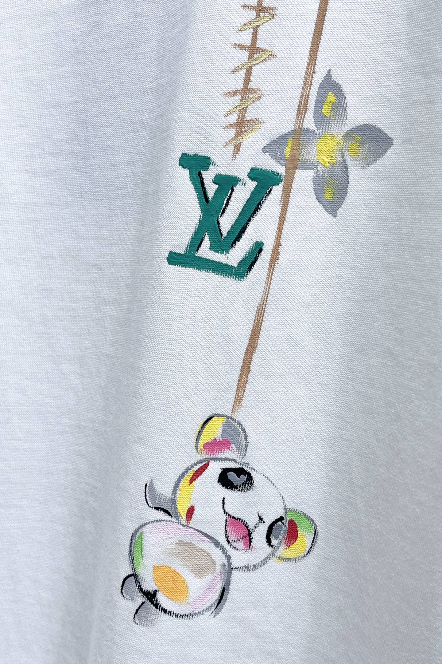  LV 高定面料 玉蚕丝般的丝滑 2025春夏新品上市🍃时尚经典圆领短袖👍🏻时尚单品设计，更加时尚舒适，
