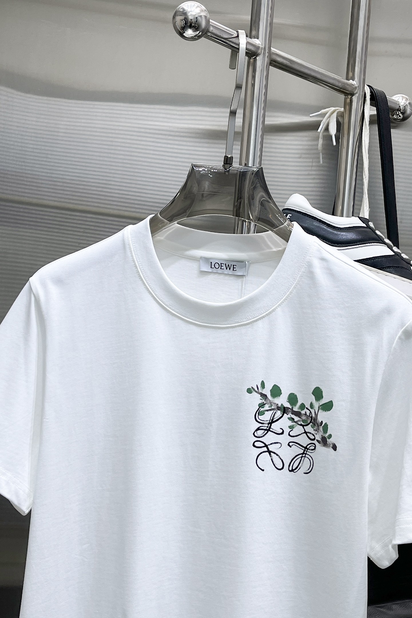  罗意威 高定面料 玉蚕丝般的丝滑 2025春夏新品上市🍃时尚经典圆领短袖👍🏻时尚单品设计，更加时尚舒适