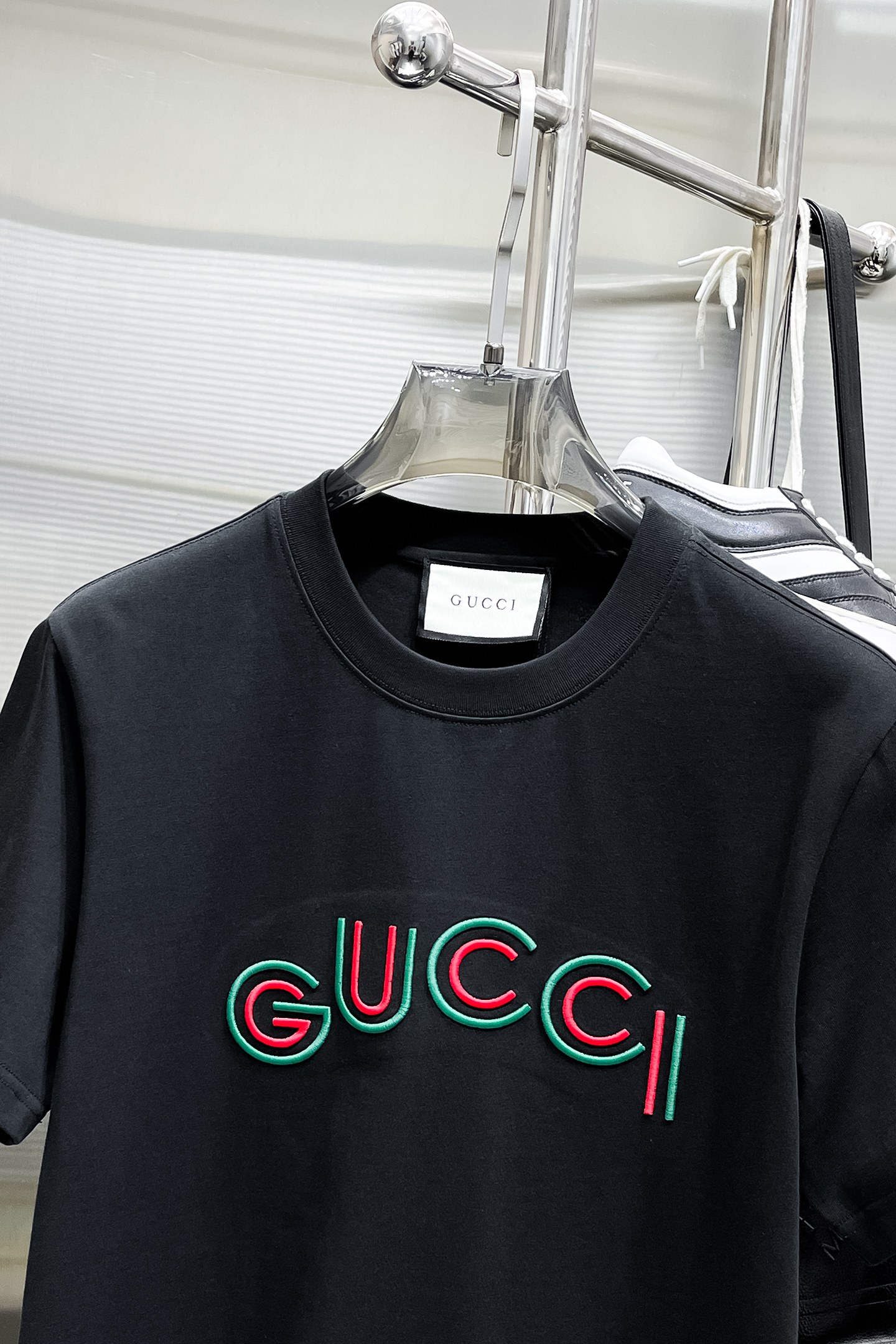   GUCCI古驰 新款短袖 日常出门闭眼搭定制丝光弹力棉面料短袖T恤 魅力在于创造了简约奢华感的时尚,