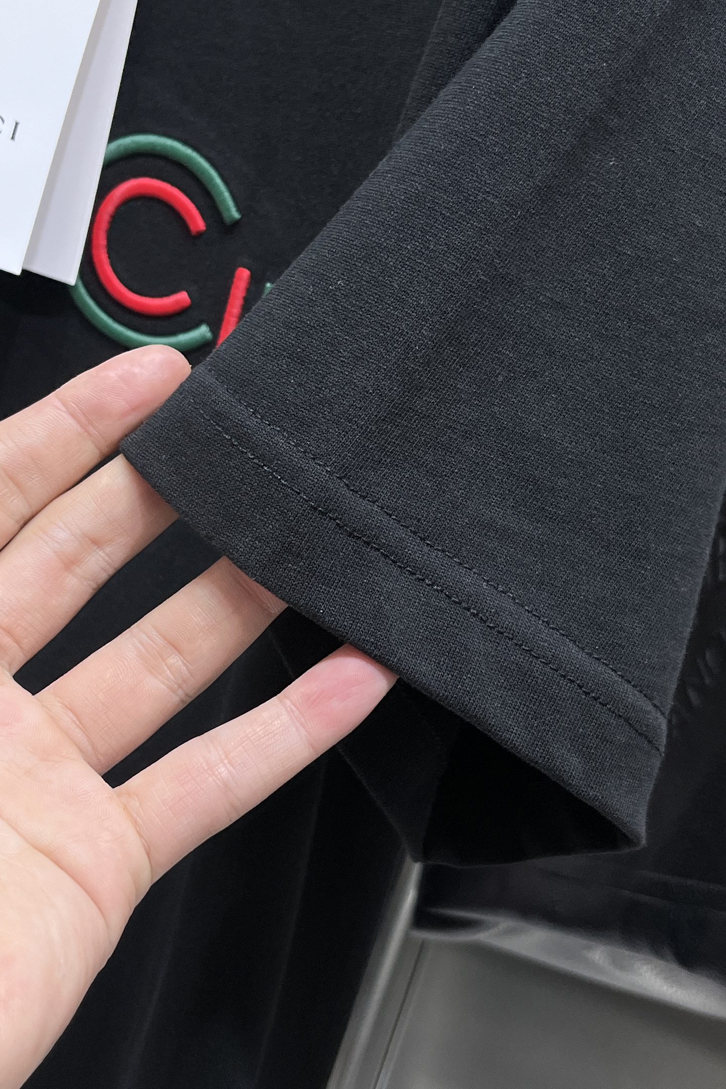   GUCCI古驰 新款短袖 日常出门闭眼搭定制丝光弹力棉面料短袖T恤 魅力在于创造了简约奢华感的时尚,
