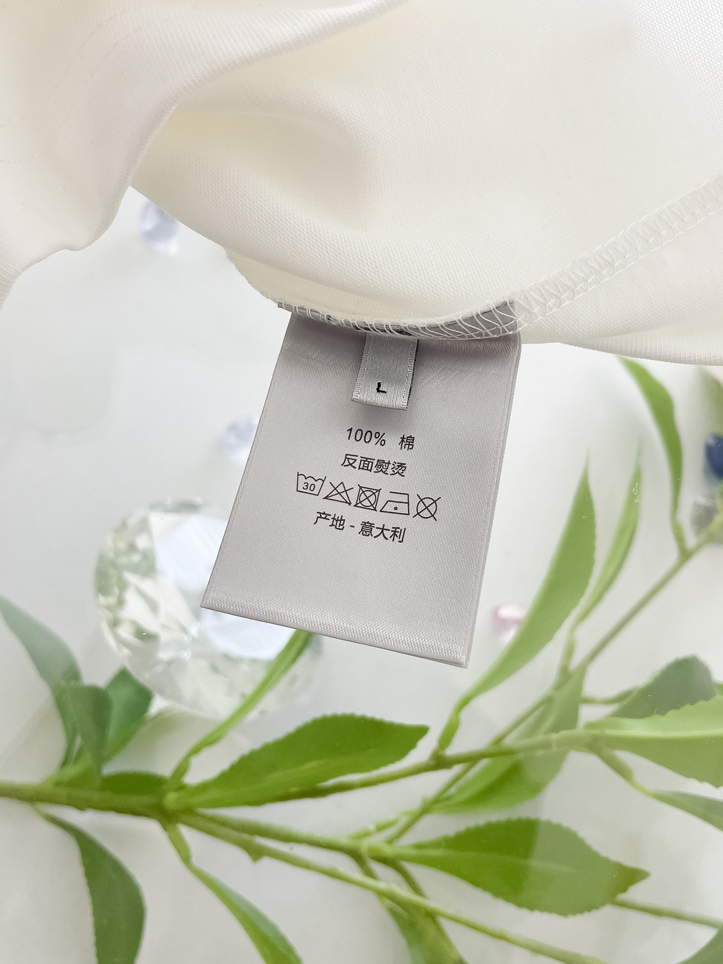  迪奥 高定面料 玉蚕丝般的丝滑 2025春夏新品上市🍃时尚经典圆领短袖👍🏻时尚单品设计，更加时尚舒适，