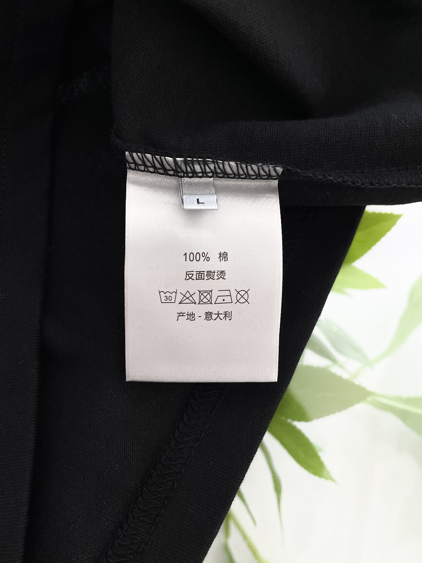  迪奥 高定面料 玉蚕丝般的丝滑 2025春夏新品上市🍃时尚经典圆领短袖👍🏻时尚单品设计，更加时尚舒适，