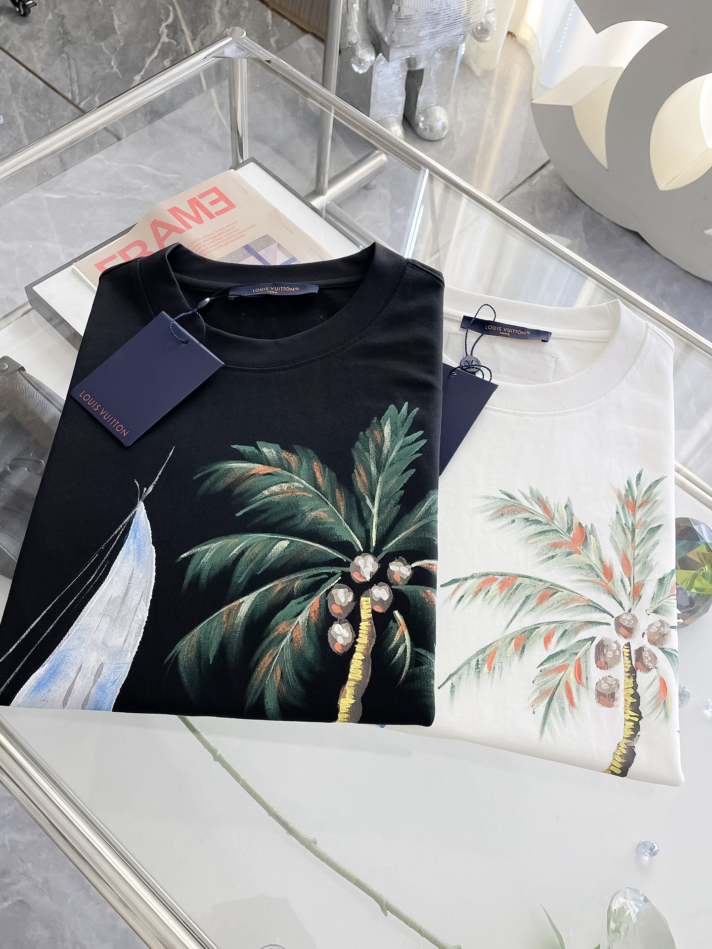  LV 高定面料 玉蚕丝般的丝滑 2025春夏新品上市🍃时尚经典圆领短袖👍🏻时尚单品设计，更加时尚舒适，