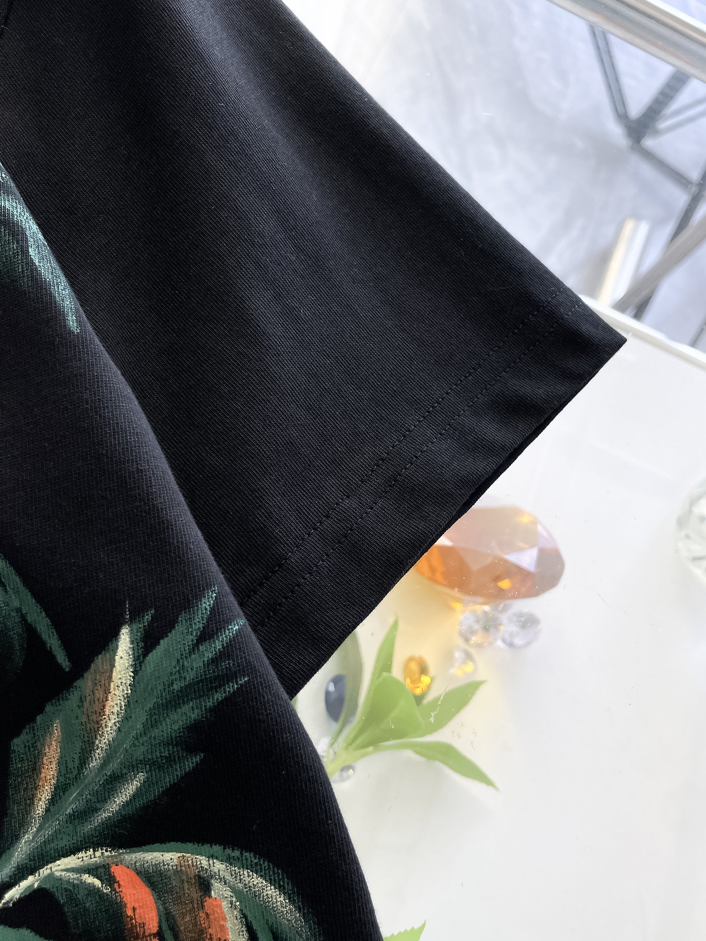  LV 高定面料 玉蚕丝般的丝滑 2025春夏新品上市🍃时尚经典圆领短袖👍🏻时尚单品设计，更加时尚舒适，