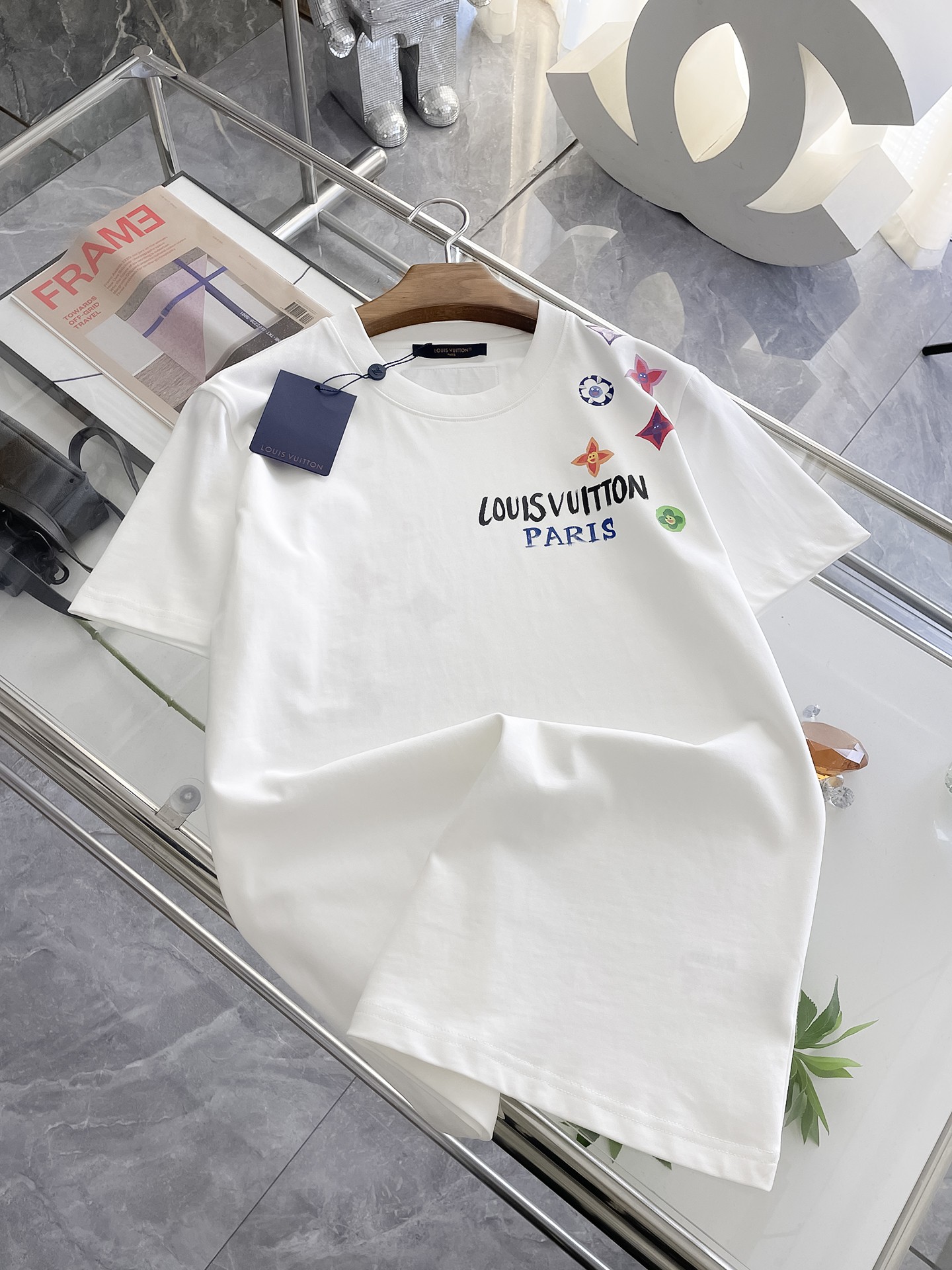  LV 高定面料 玉蚕丝般的丝滑 2025春夏新品上市🍃时尚经典圆领短袖👍🏻时尚单品设计，更加时尚舒适，