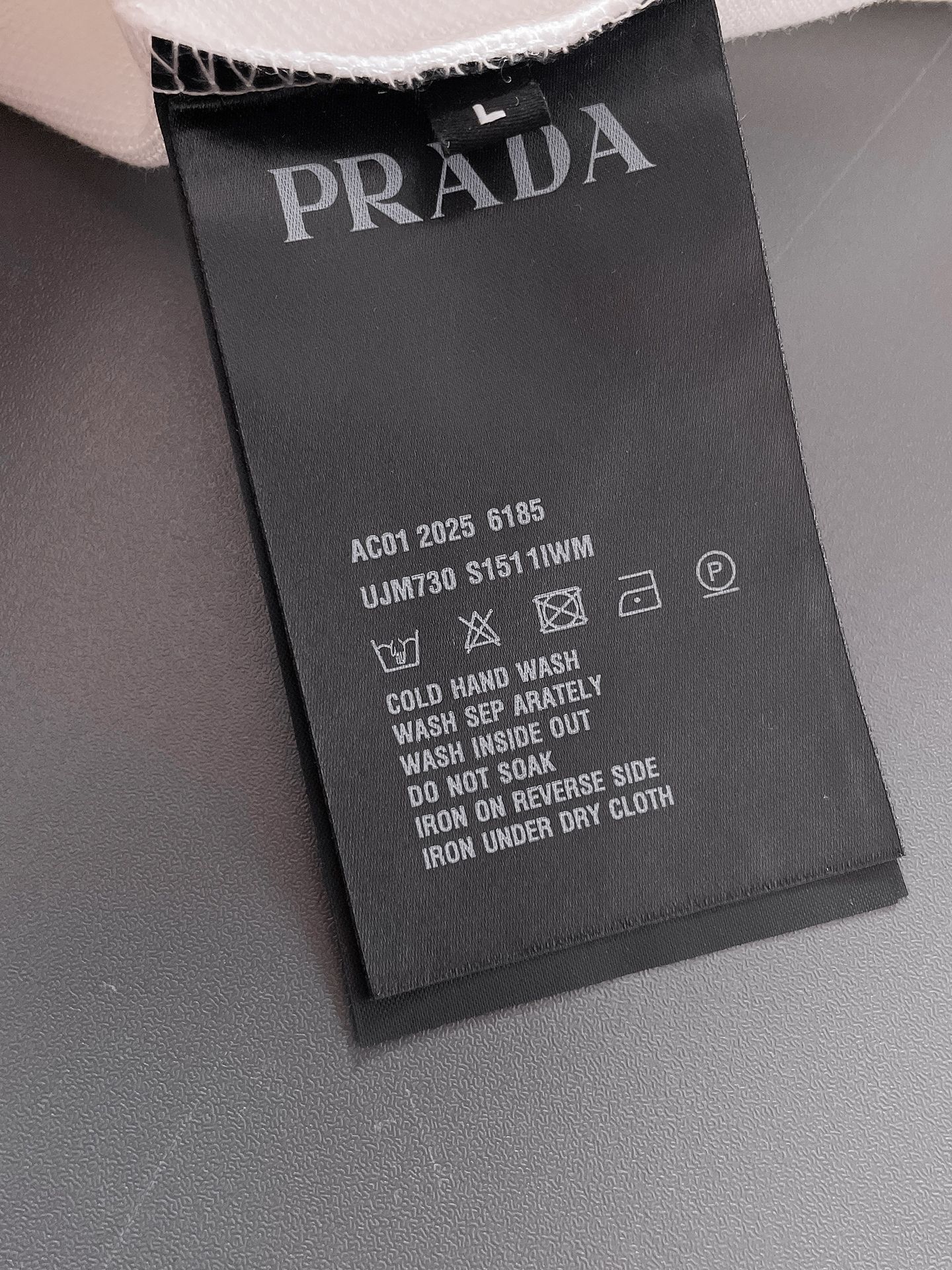 普拉达新款网眼珠地棉布翻领短Tee，男士经典标识刺绣商务休闲短袖Polo衫，客供面料进口100%密织珠地