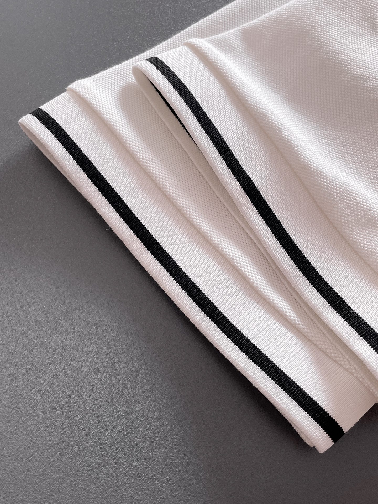 普拉达新款网眼珠地棉布翻领短Tee，男士经典标识刺绣商务休闲短袖Polo衫，客供面料进口100%密织珠地