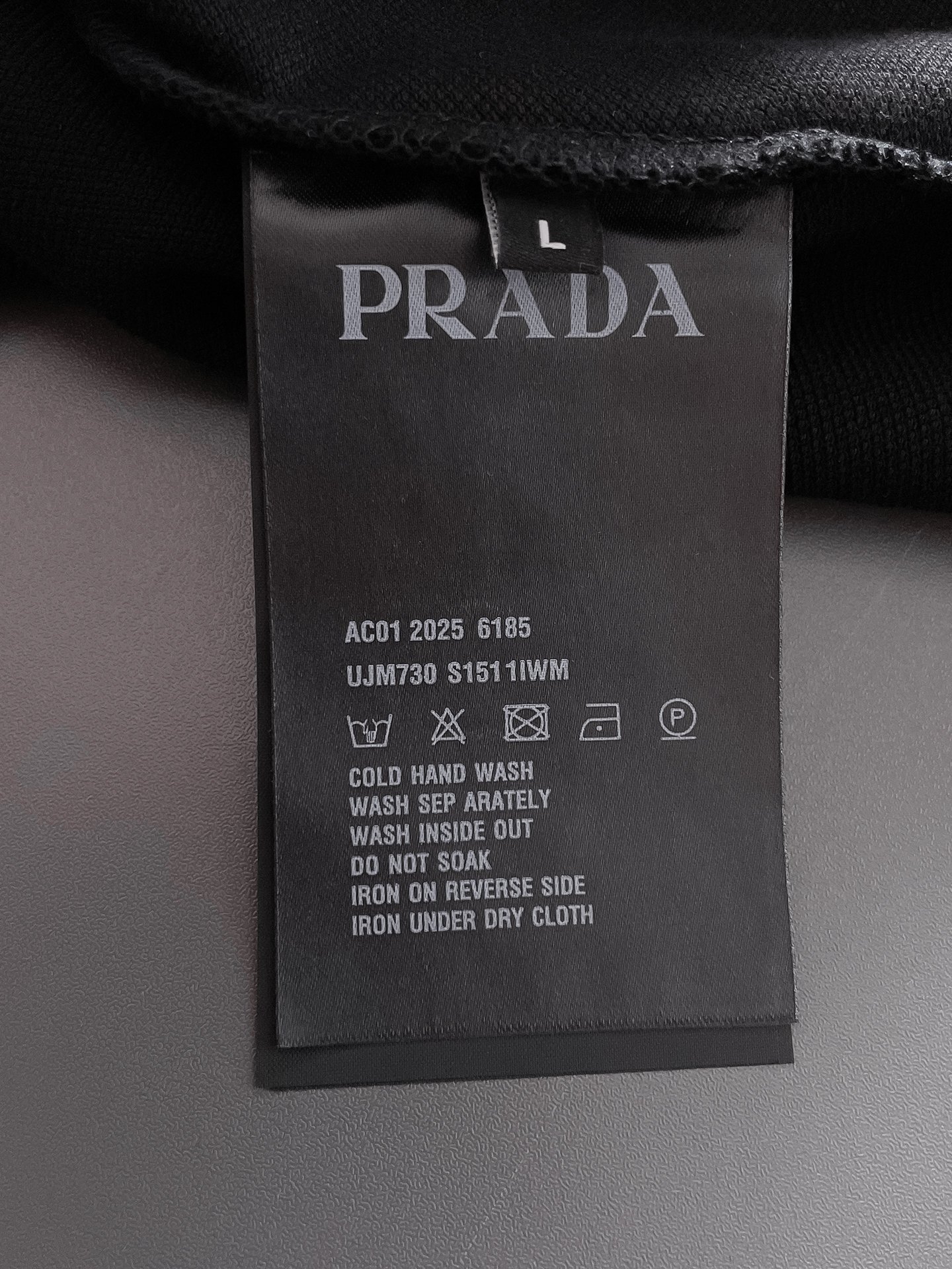 普拉达新款网眼珠地棉布翻领短Tee，男士经典标识刺绣商务休闲短袖Polo衫，客供面料进口100%密织珠地