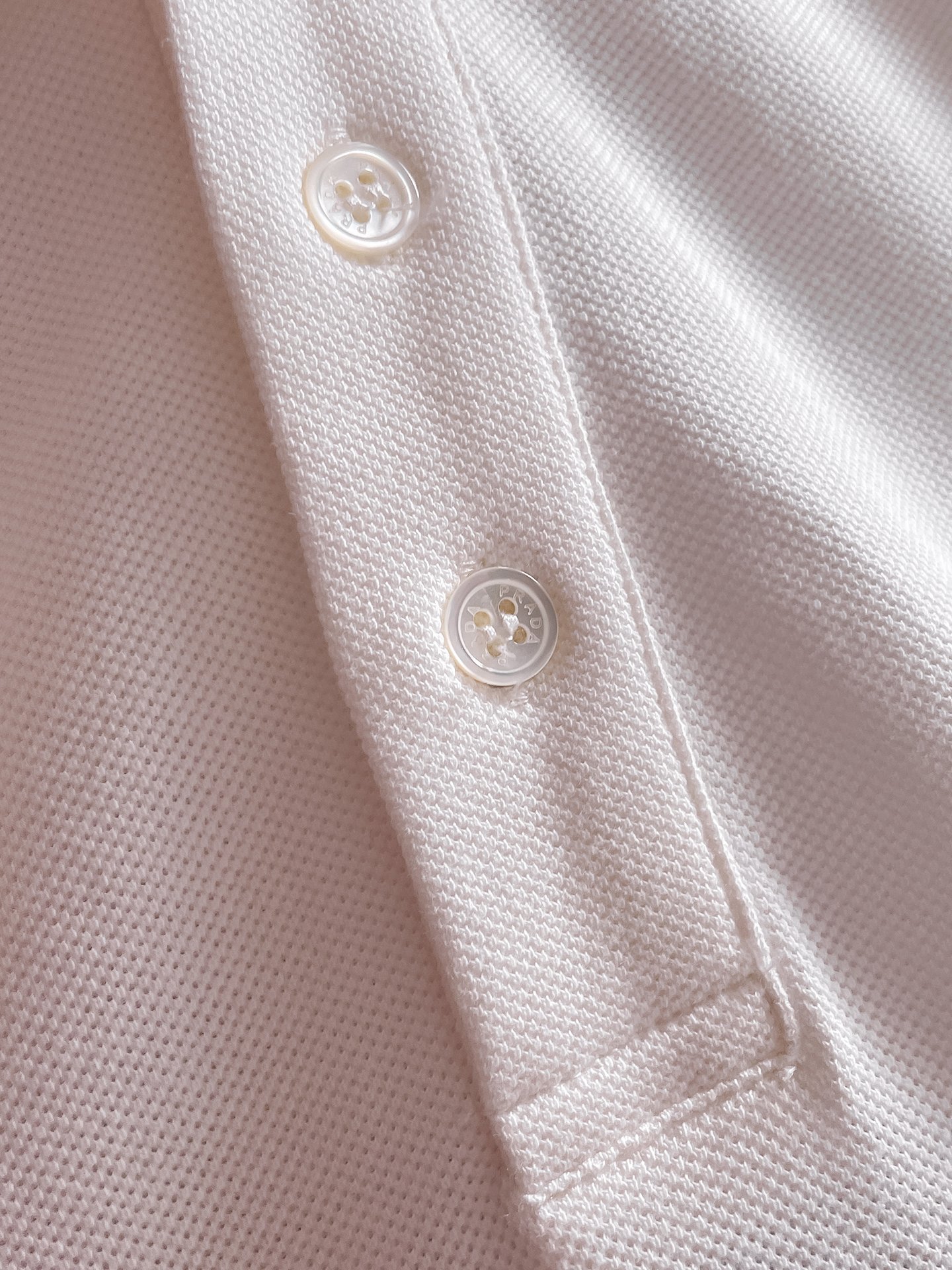 普拉达新款网眼珠地棉布翻领短Tee，男士经典标识刺绣商务休闲短袖Polo衫，客供面料进口100%密织珠地