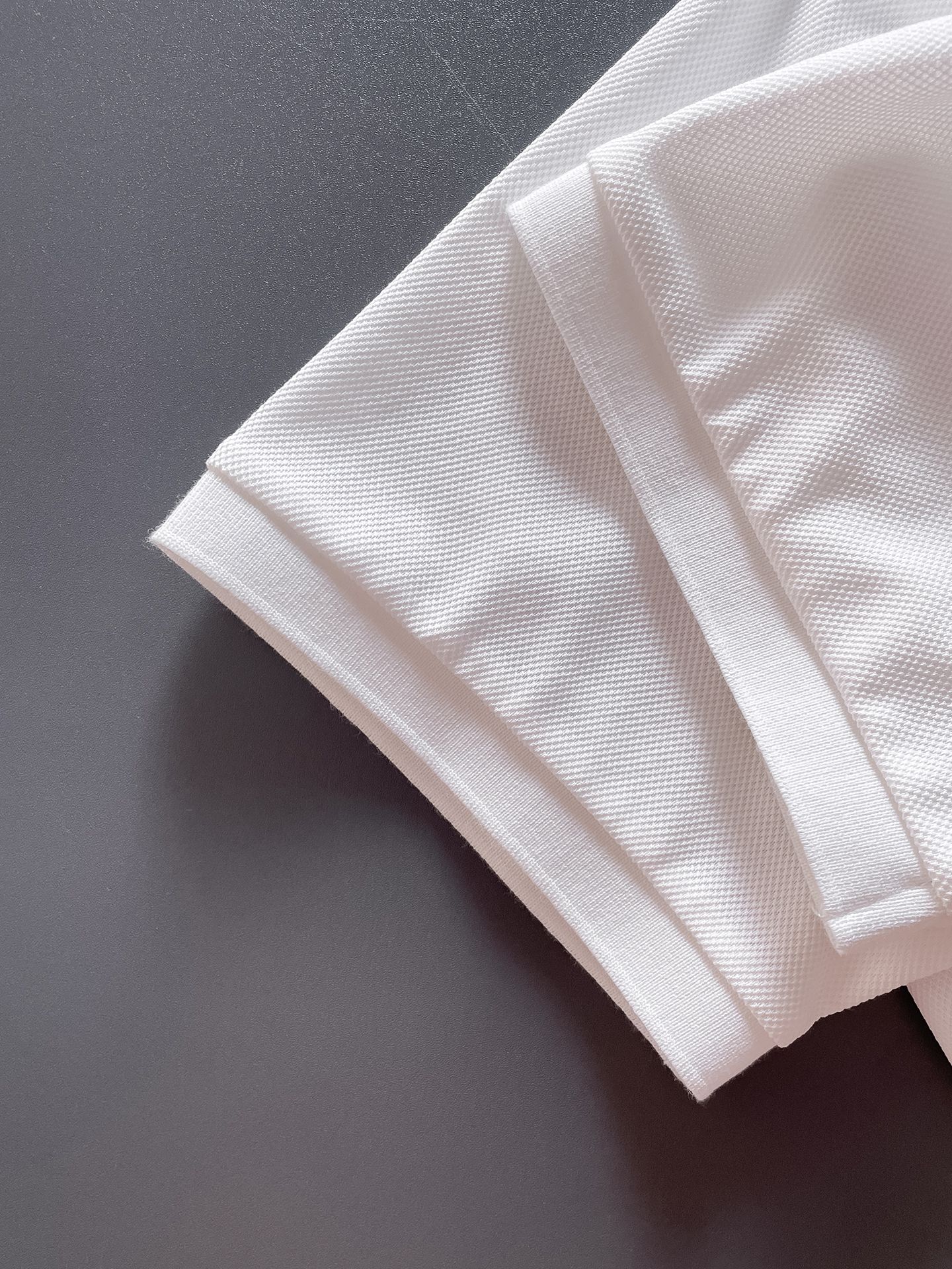 普拉达新款网眼珠地棉布翻领短Tee，男士经典标识刺绣商务休闲短袖Polo衫，客供面料进口100%密织珠地