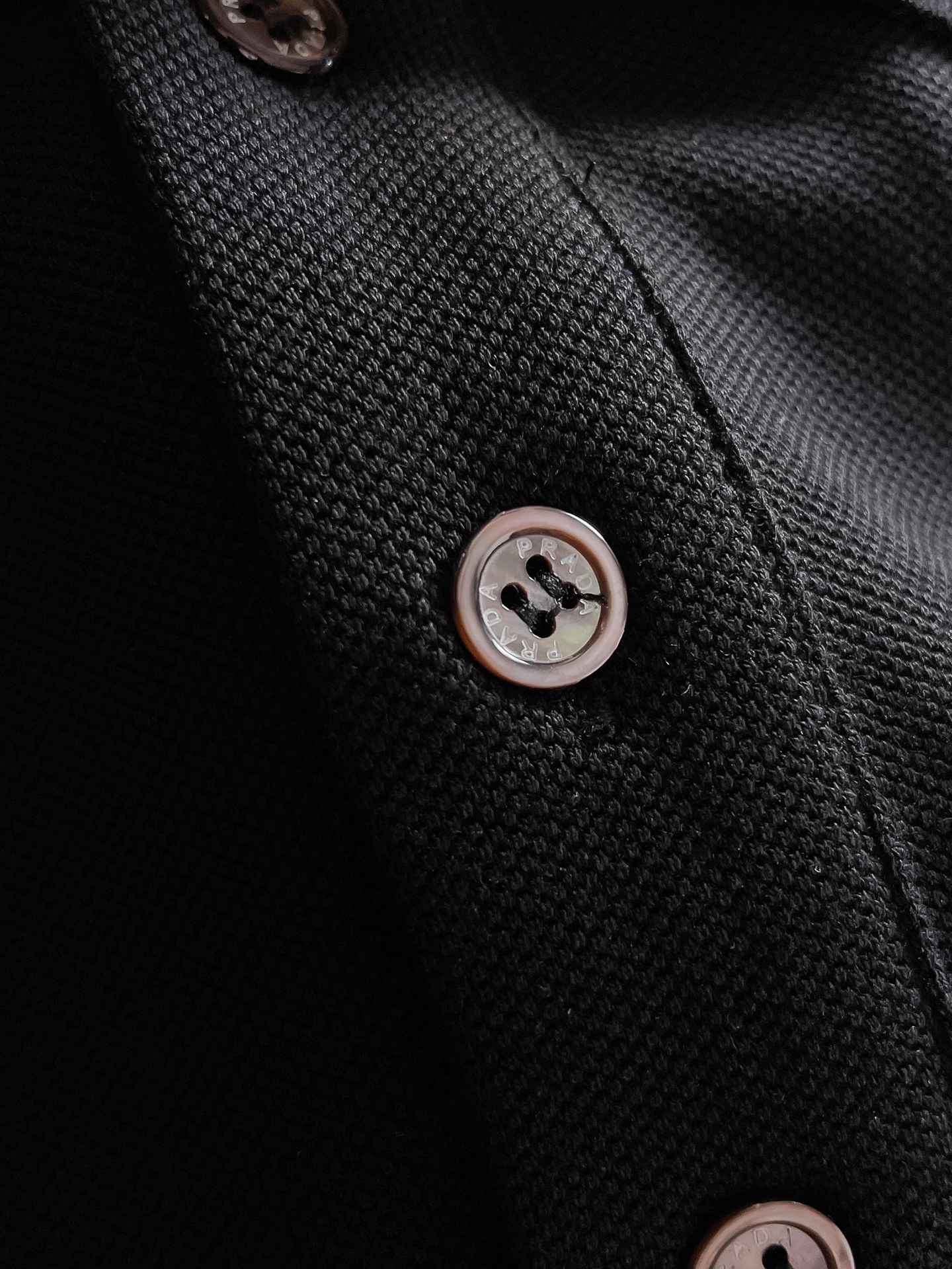 普拉达新款网眼珠地棉布翻领短Tee，男士经典标识刺绣商务休闲短袖Polo衫，客供面料进口100%密织珠地