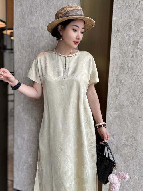 Elegant Jacquard Midi Dress with Embroidered Neckline - Summer Style 1 Elegant Jacquard Midi Dress with Embroidered Neckline - Summer Style