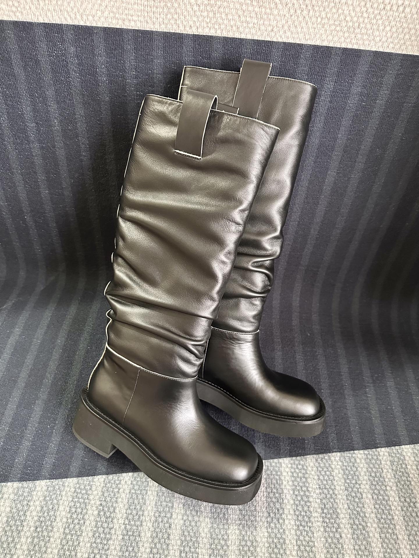 MM6 23/Autumn Winter Boots: Hidden, Wrinkled, Oxy-Skin, Comfortable, Black, Customized Calf Skin - 图片 2